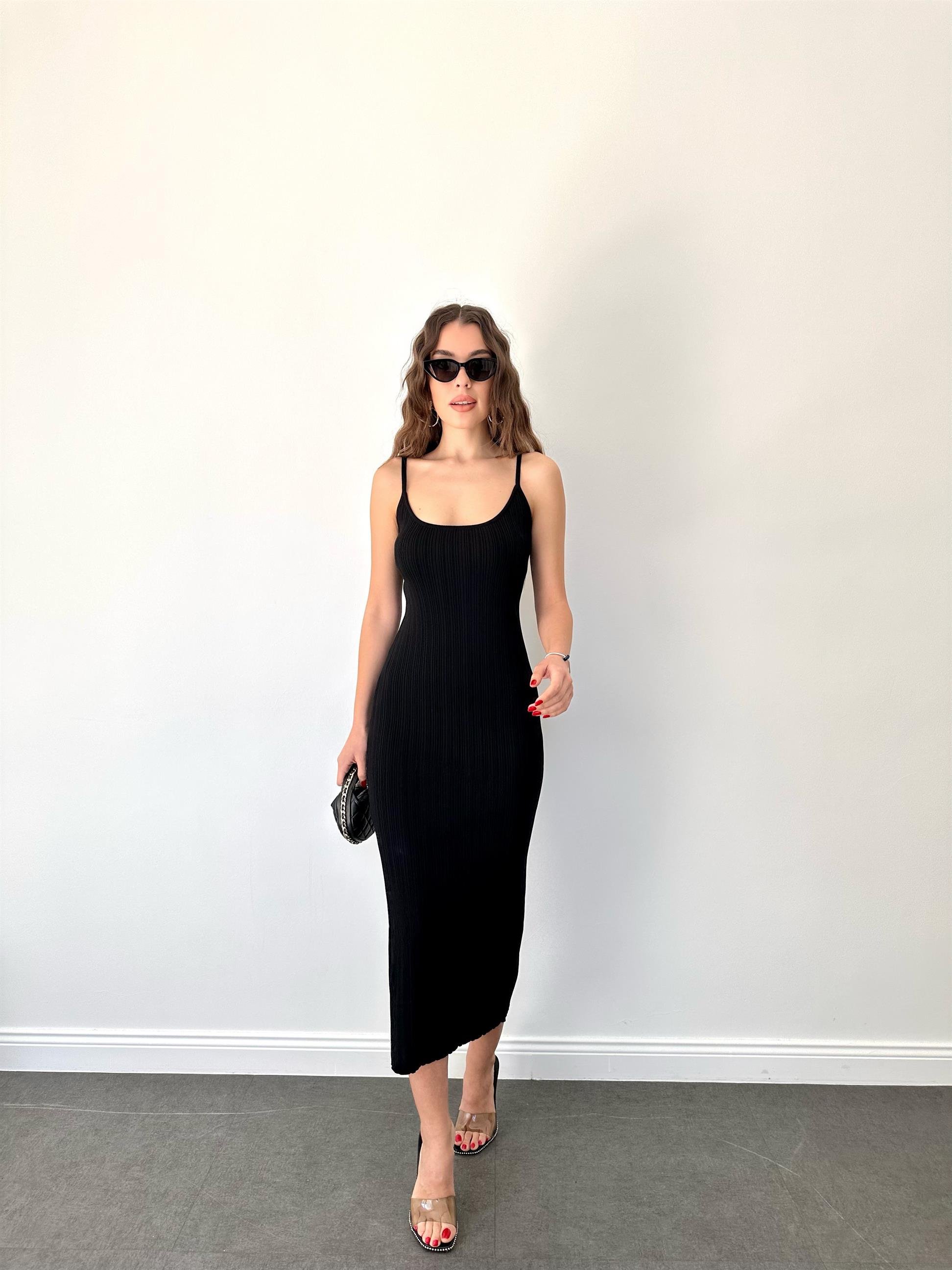 Siyah Askılı Elbise