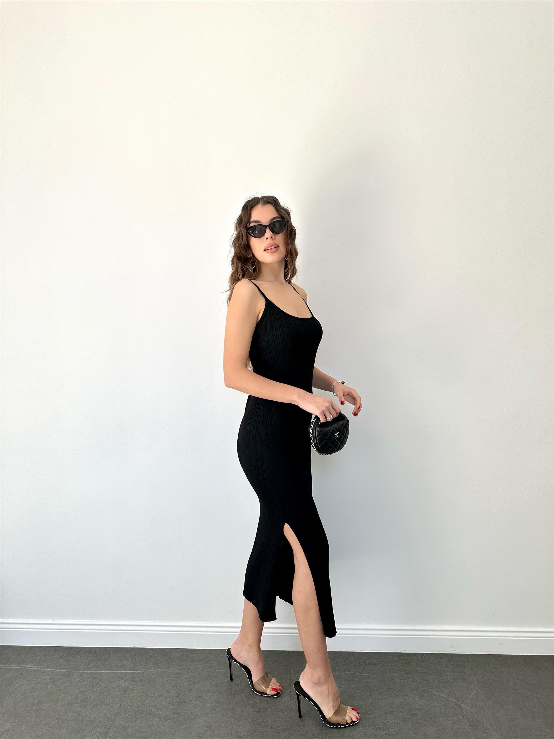 Siyah Askılı Elbise