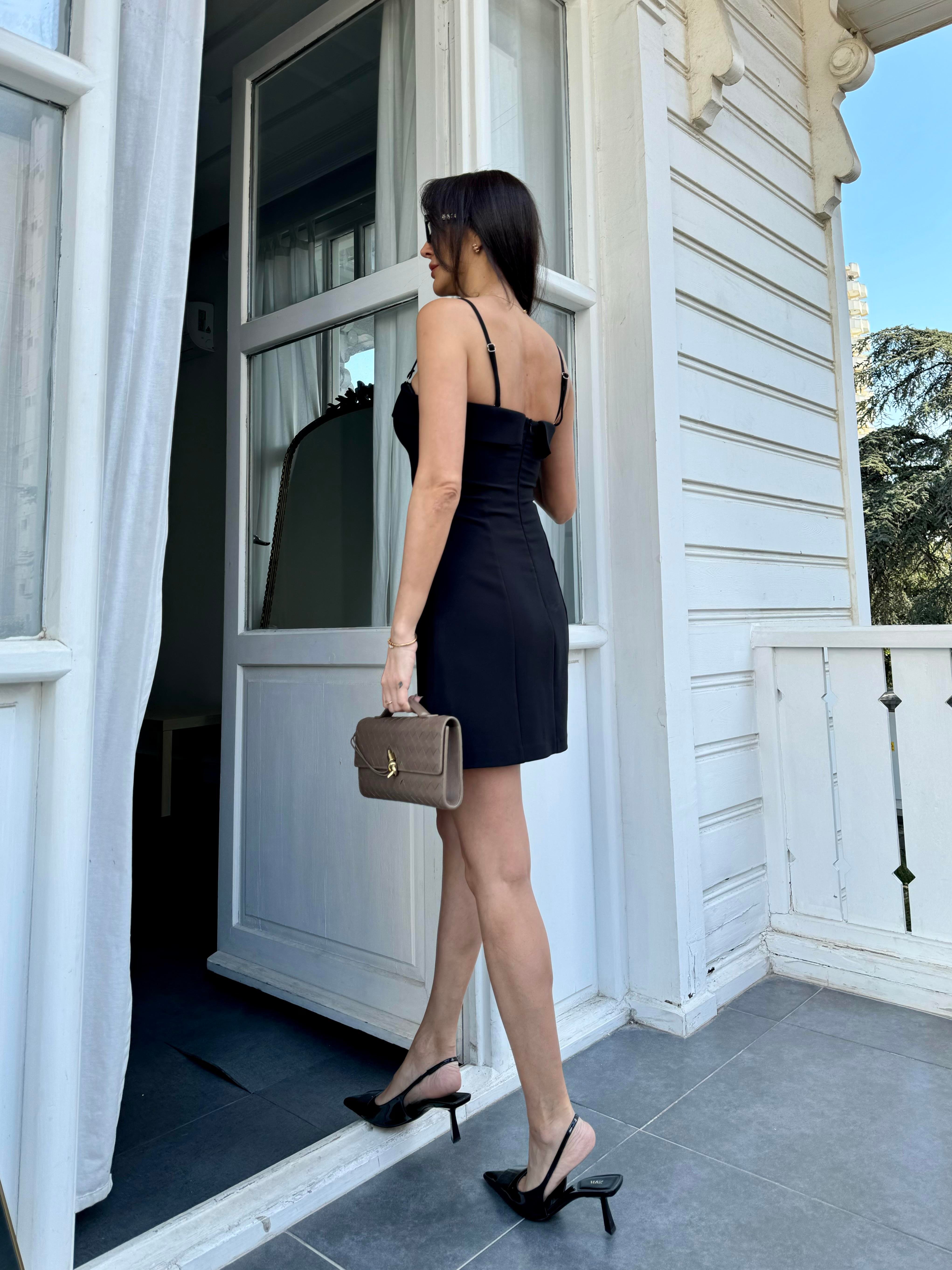 Siyah Askılı Mini Elbise