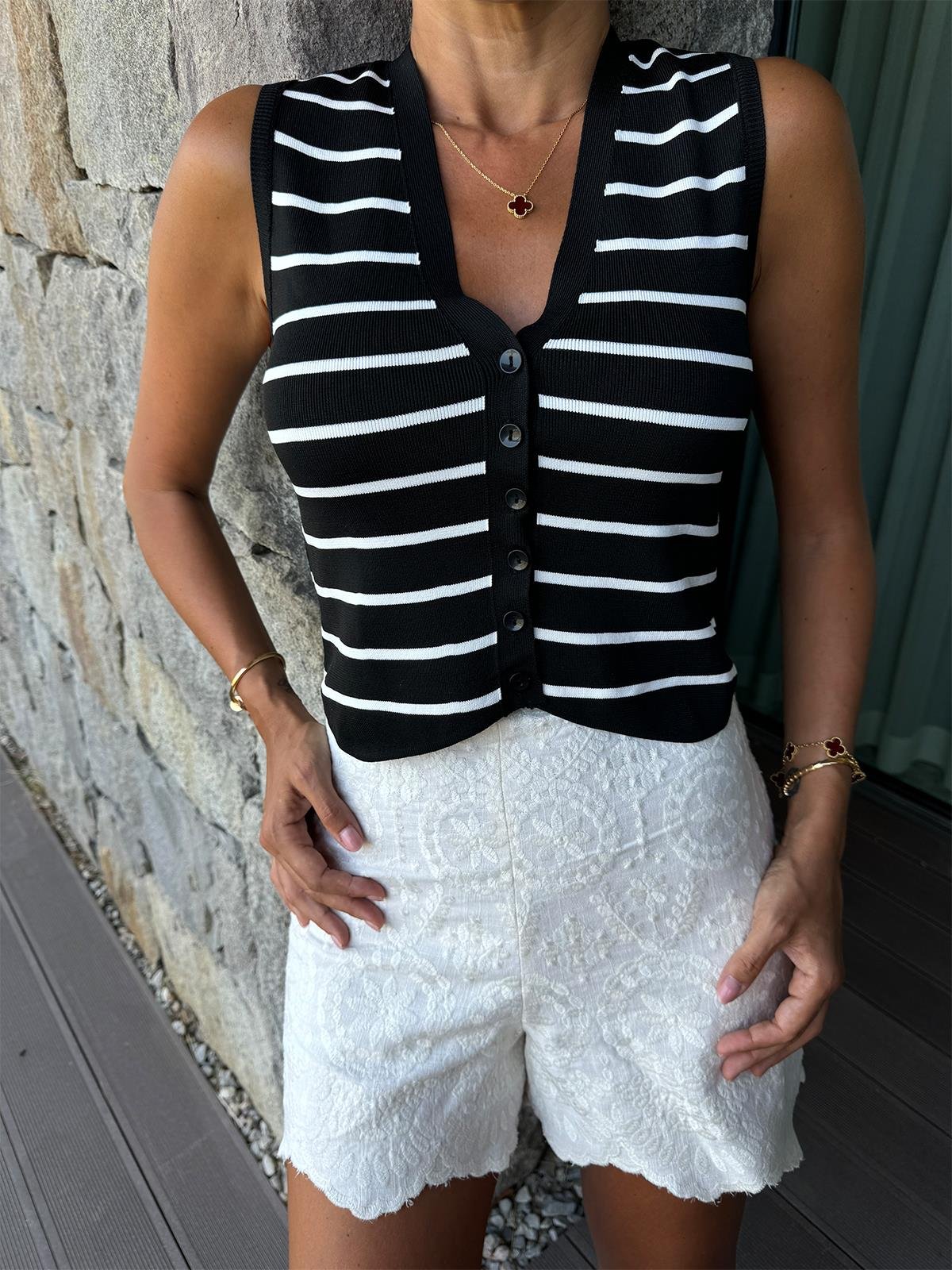 Siyah-Beyaz Çizgili Yelek