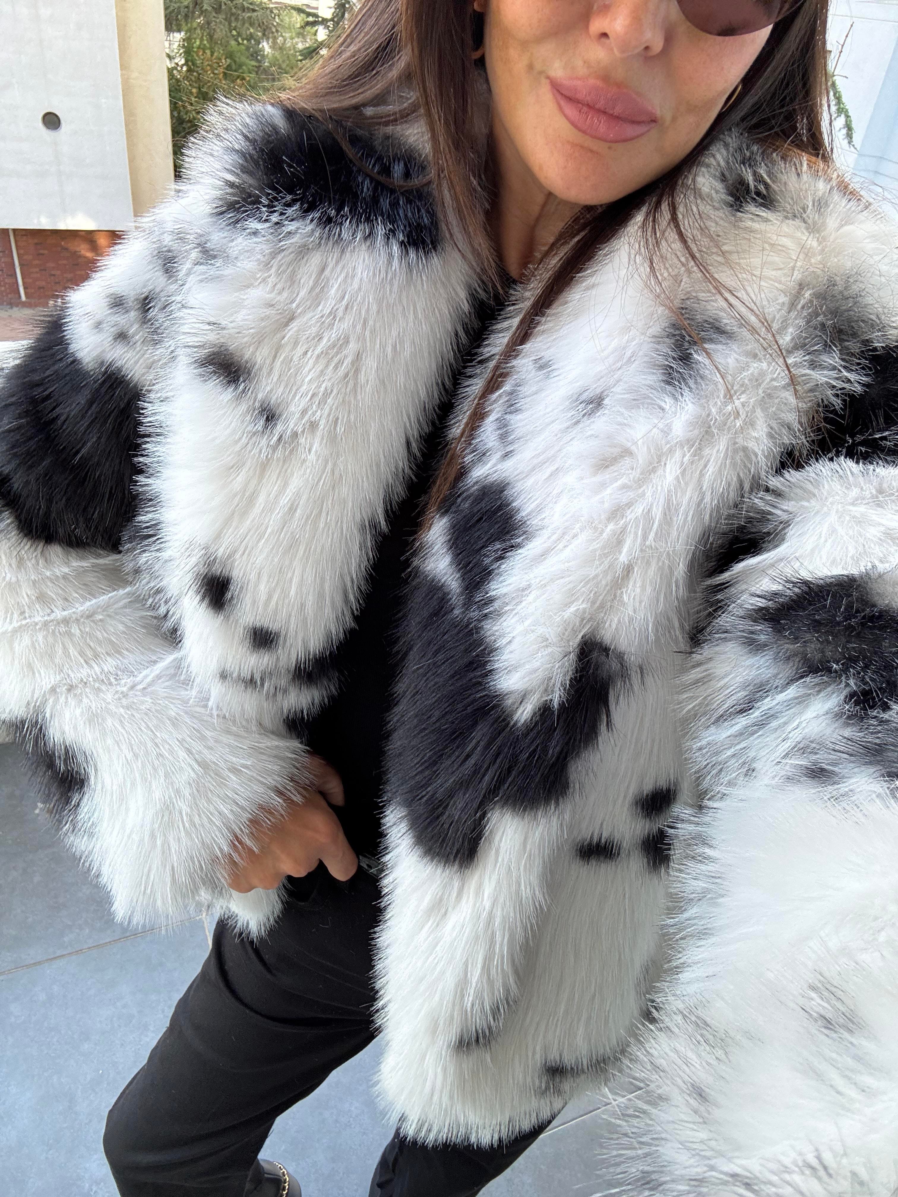 Siyah-Beyaz Desenli Kürk Ceket