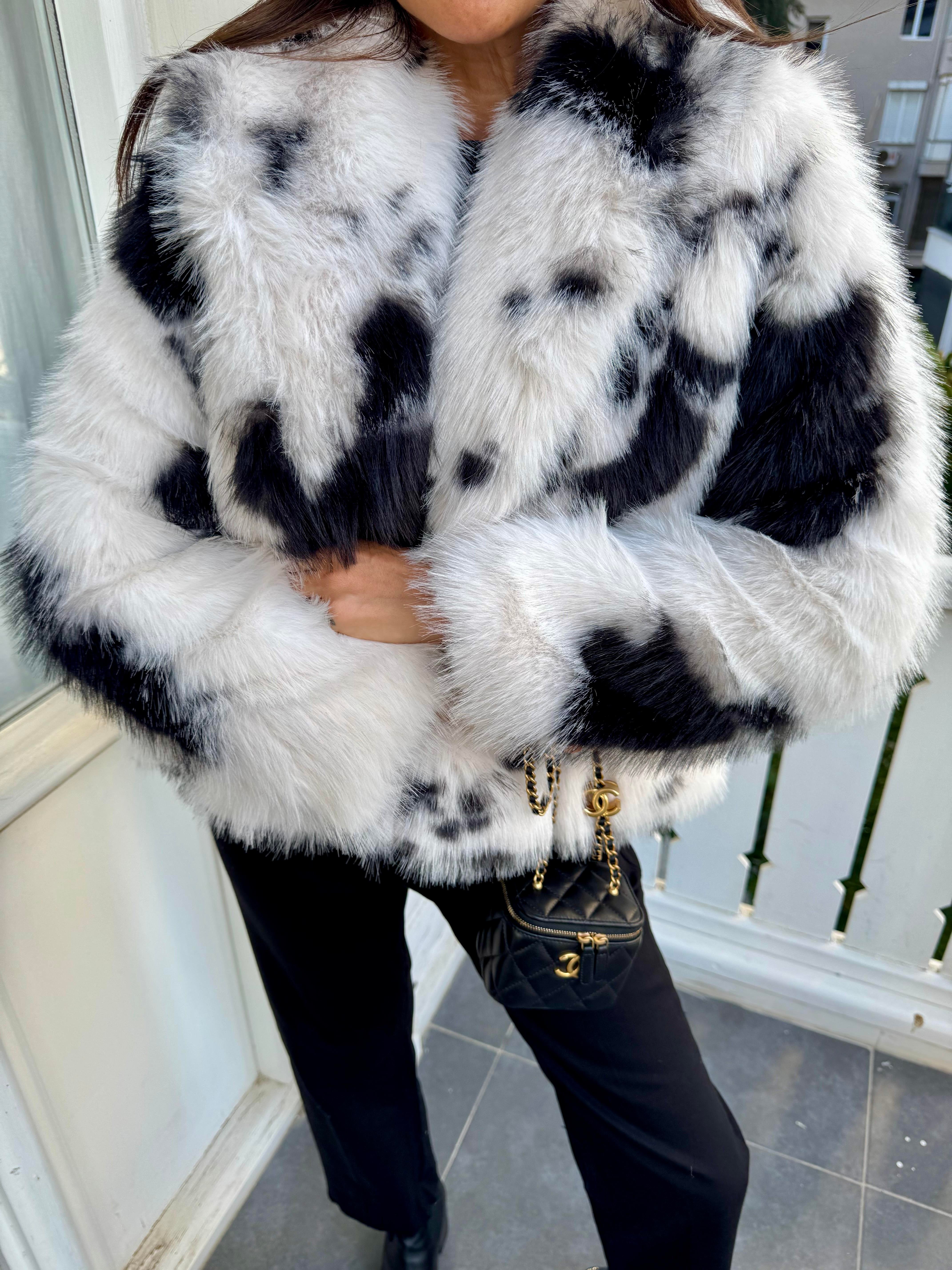 Siyah-Beyaz Desenli Kürk Ceket