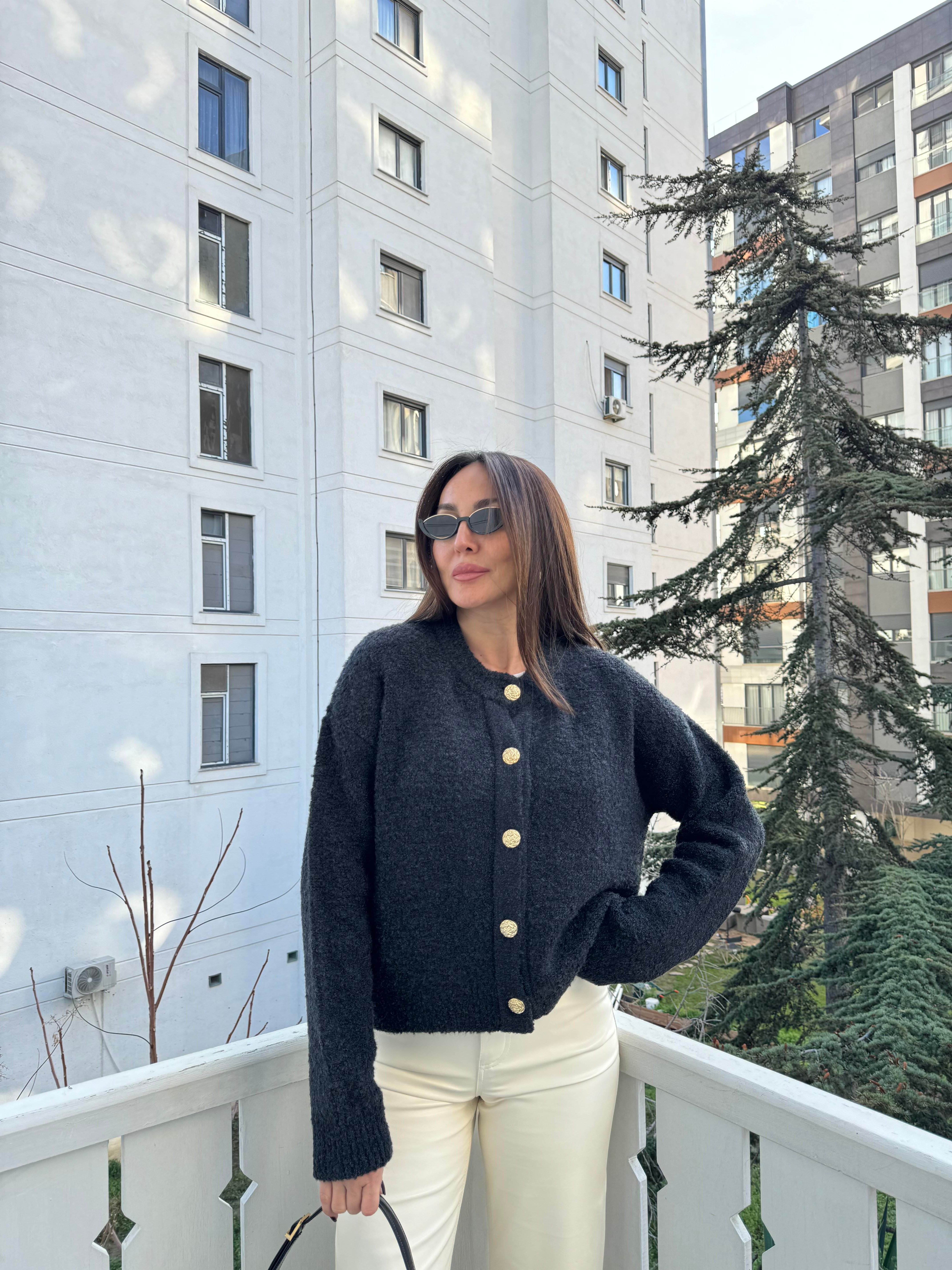 Siyah Bisiklet Yaka Düğmeli Buklet Triko Hırka