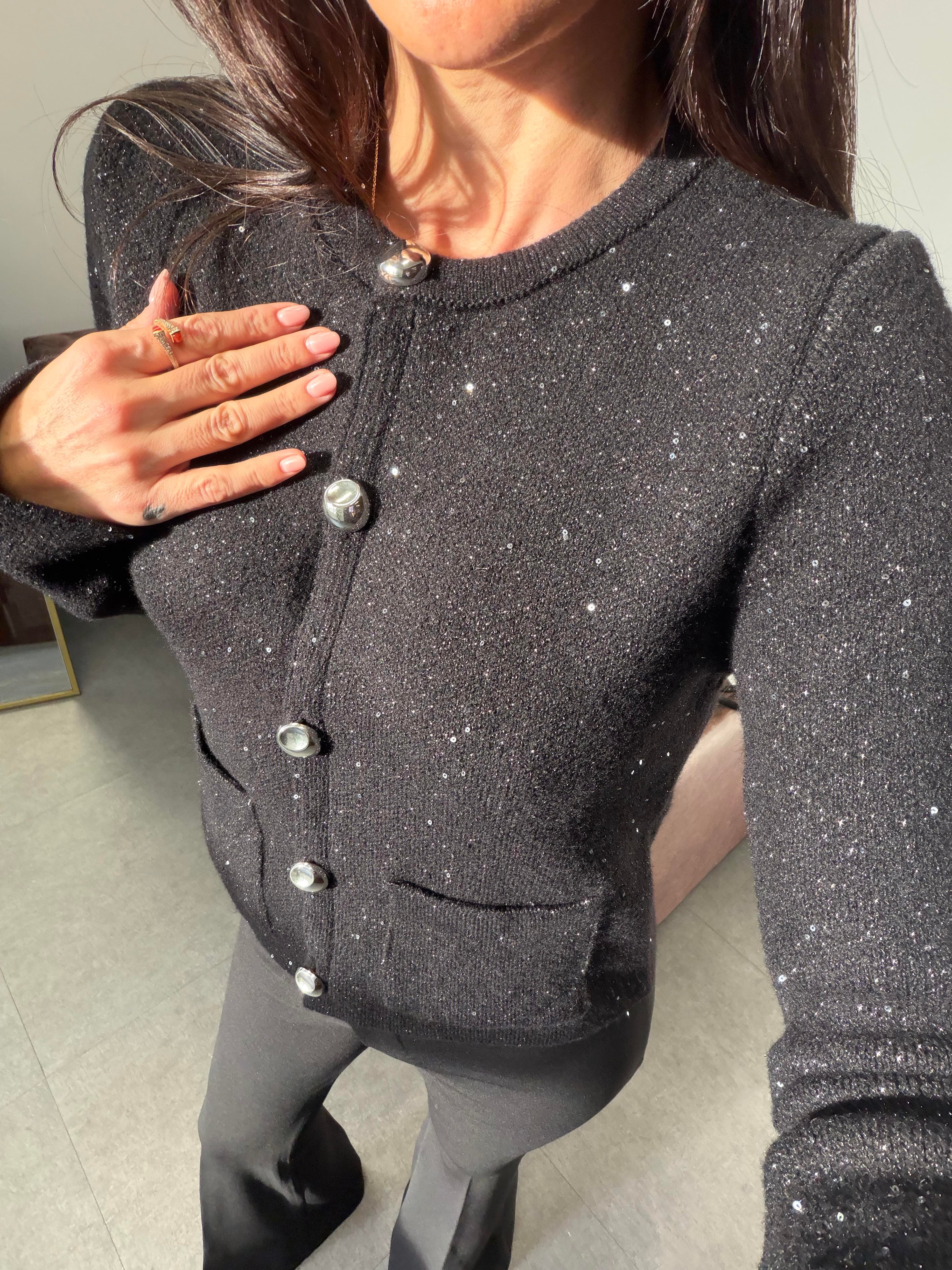 Siyah Bisiklet Yaka Pullu Simli Düğmeli Triko Hırka