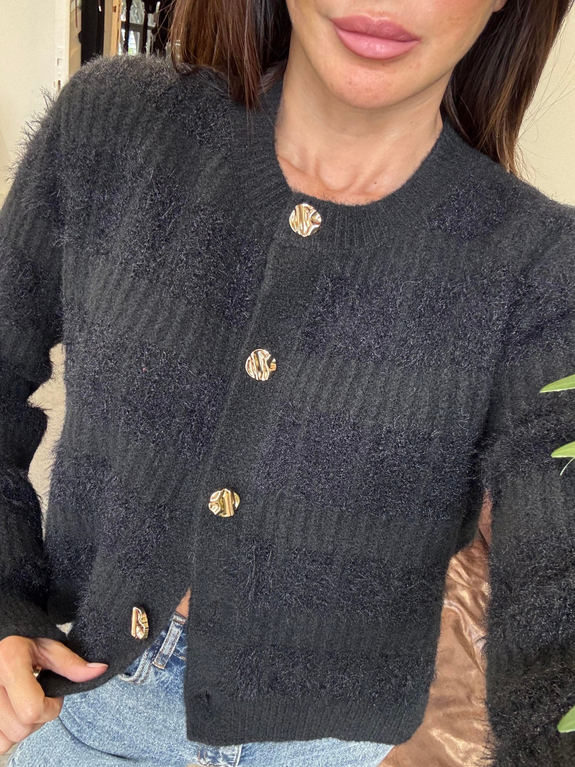 Siyah Bisiklet Yaka Yumuşak Dokulu Düğmeli Triko Hırka