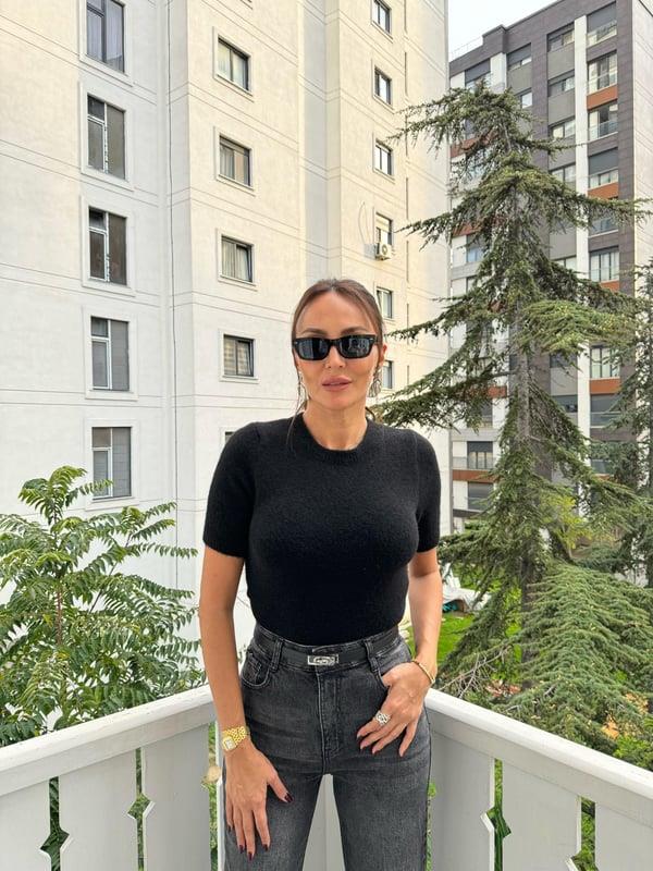 Siyah Bisiklet Yaka Yumuşak Dokulu Kısa Kol Triko Kazak