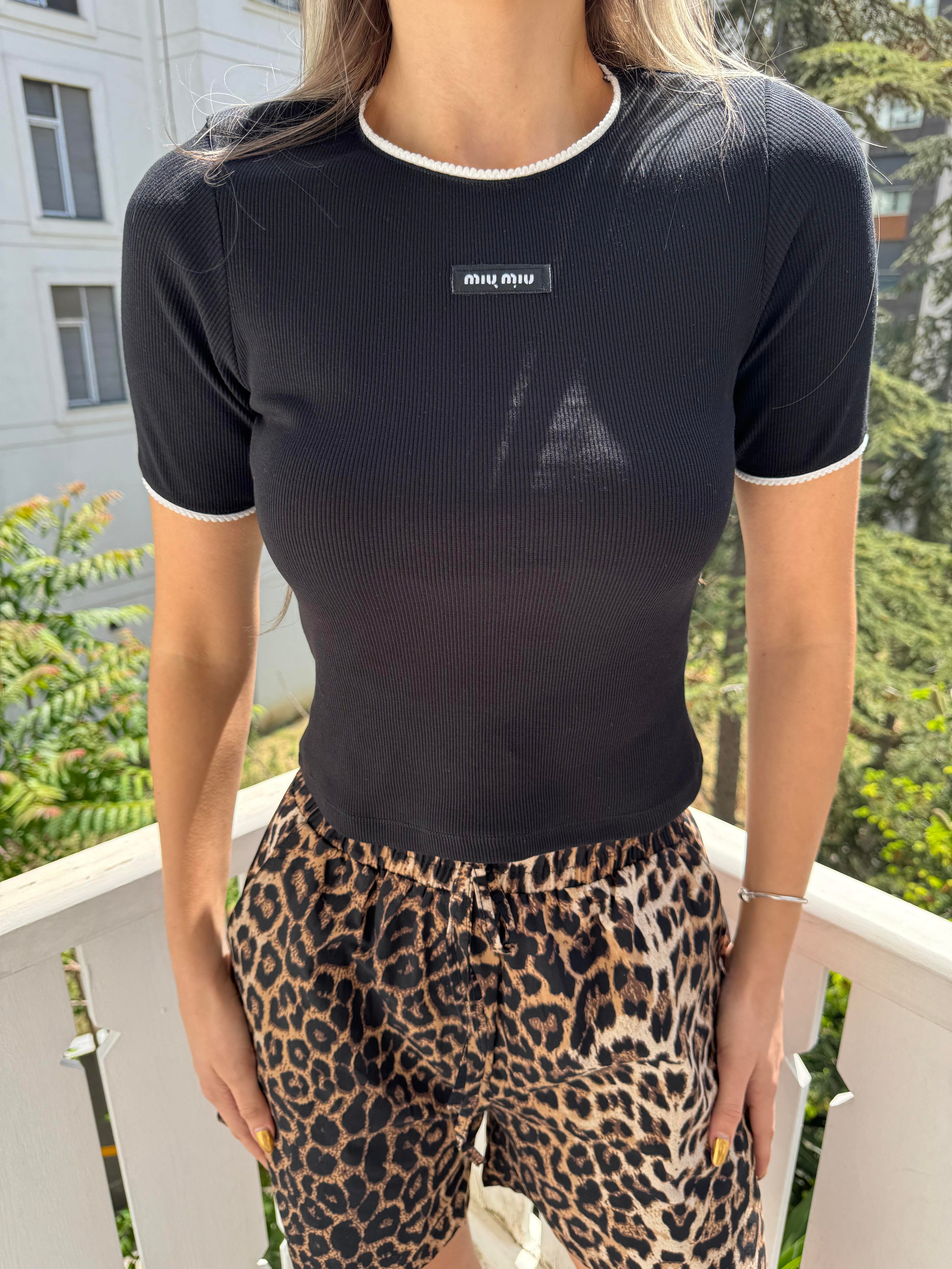 Siyah Biyeli Fitilli Tshirt