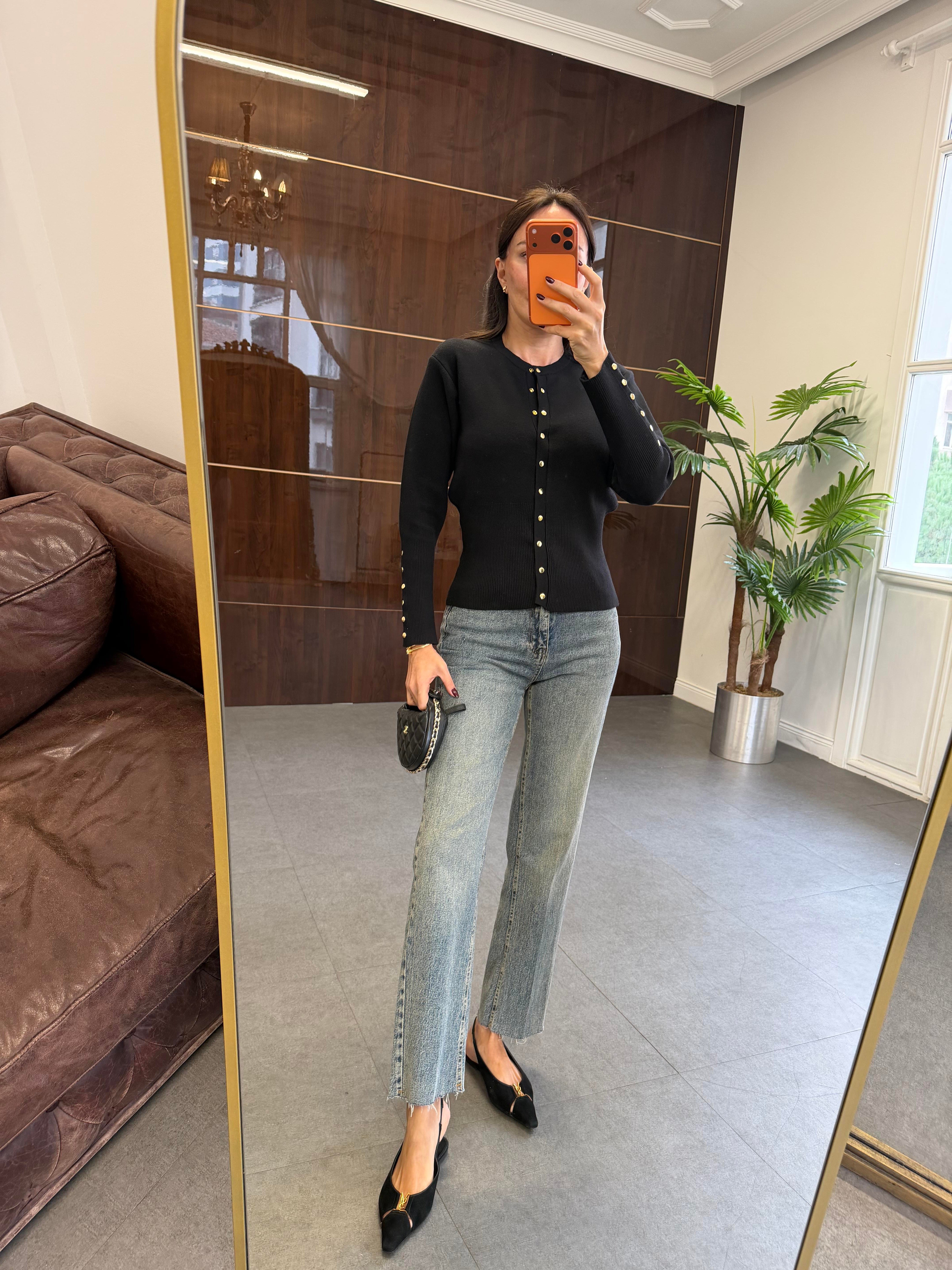 Siyah Çıtçıtlı Triko Hırka