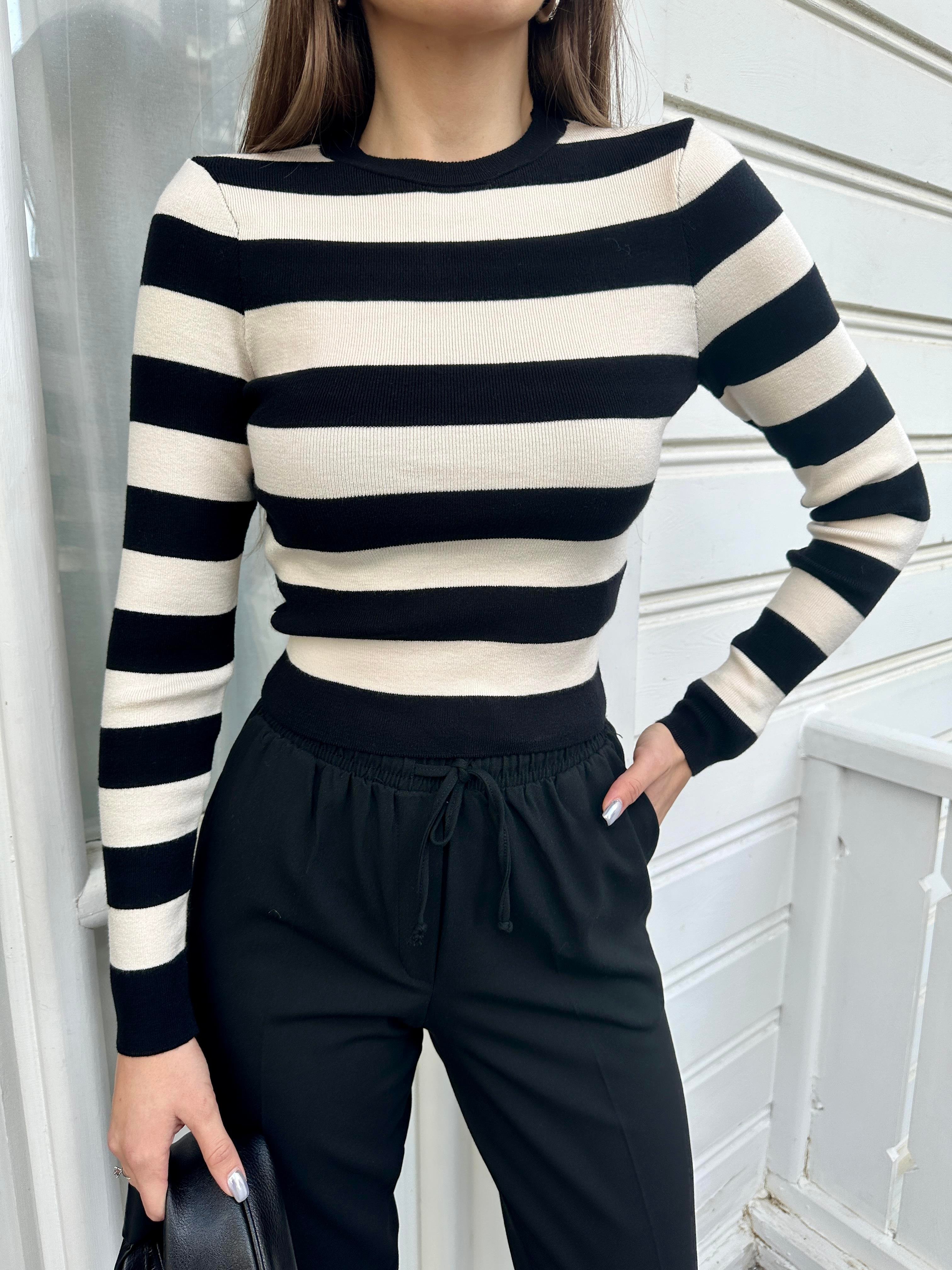 Siyah Çizgili Crop Triko