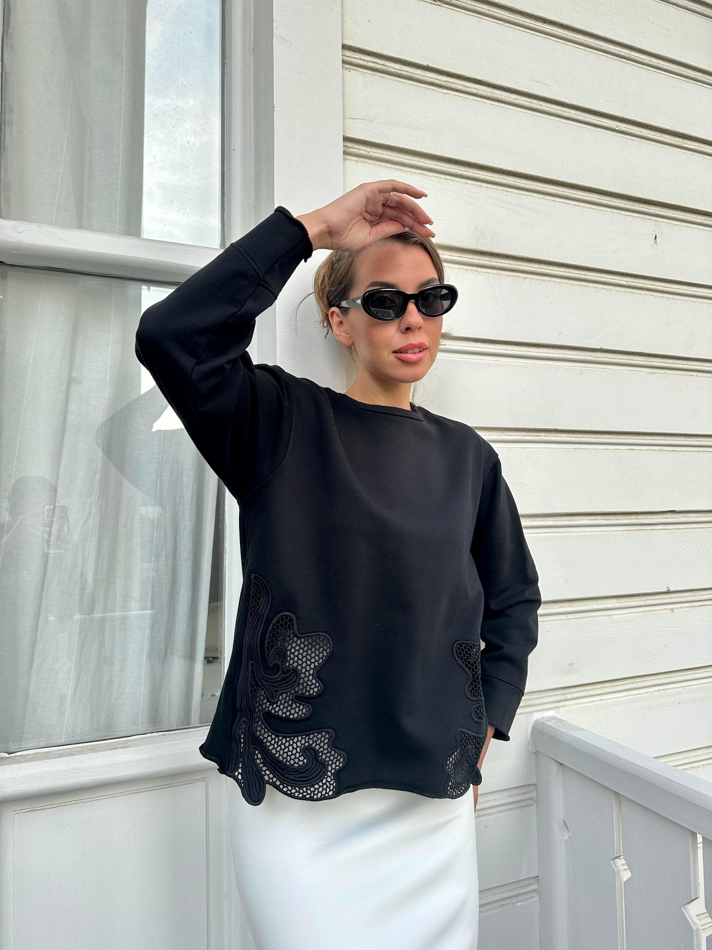 Siyah Dantel Tasarımlı Sweatshirt