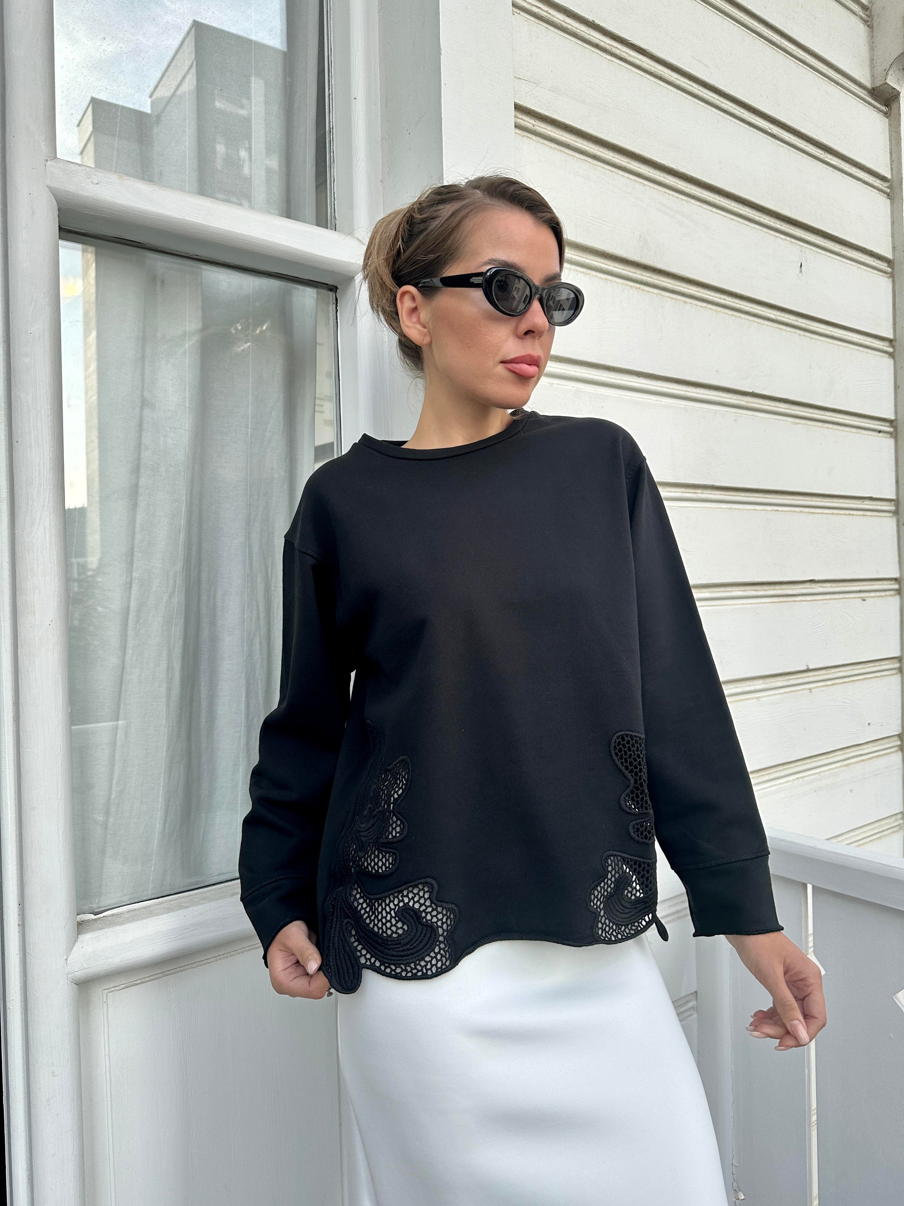 Siyah Dantel Tasarımlı Sweatshirt