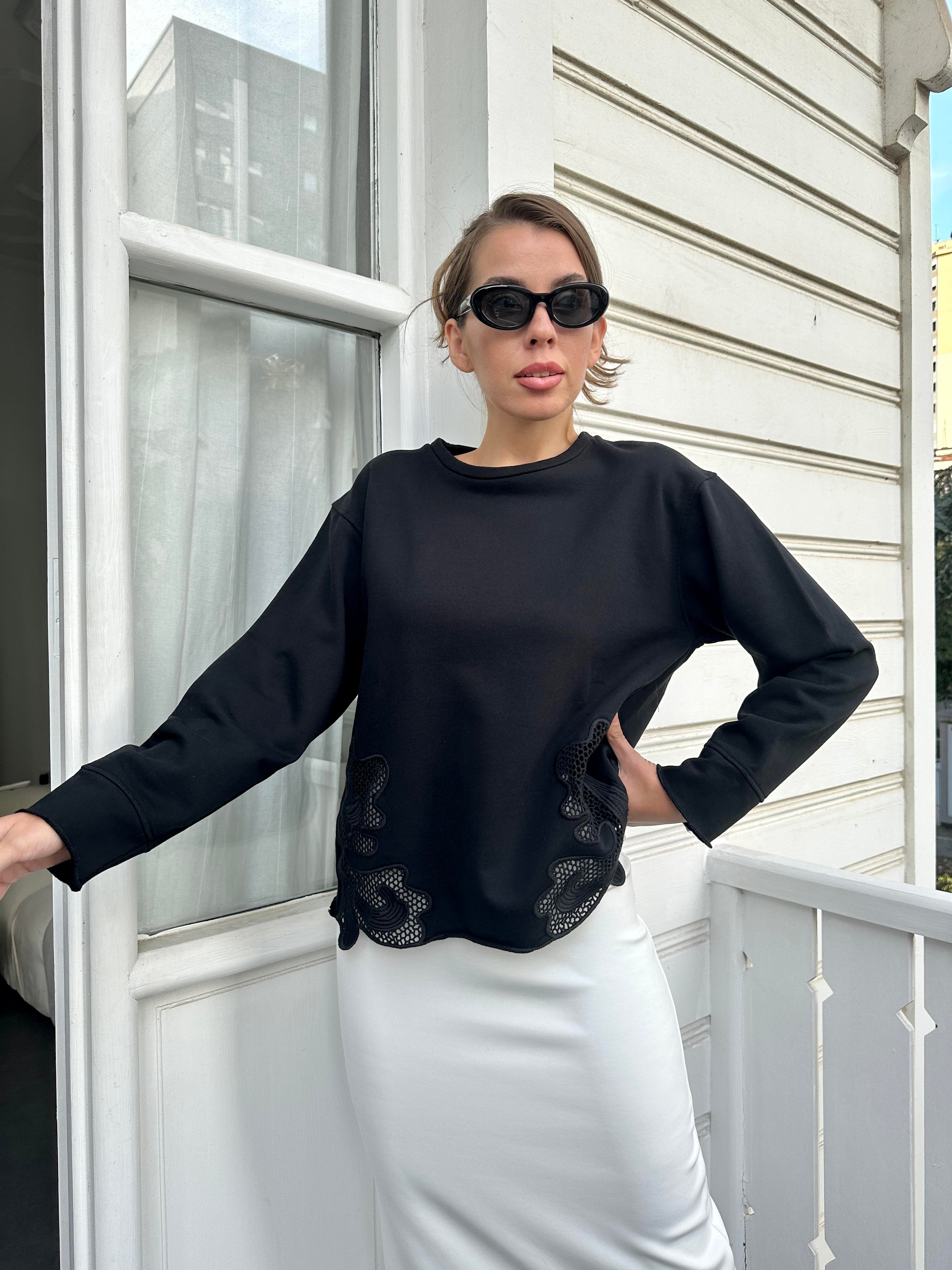 Siyah Dantel Tasarımlı Sweatshirt