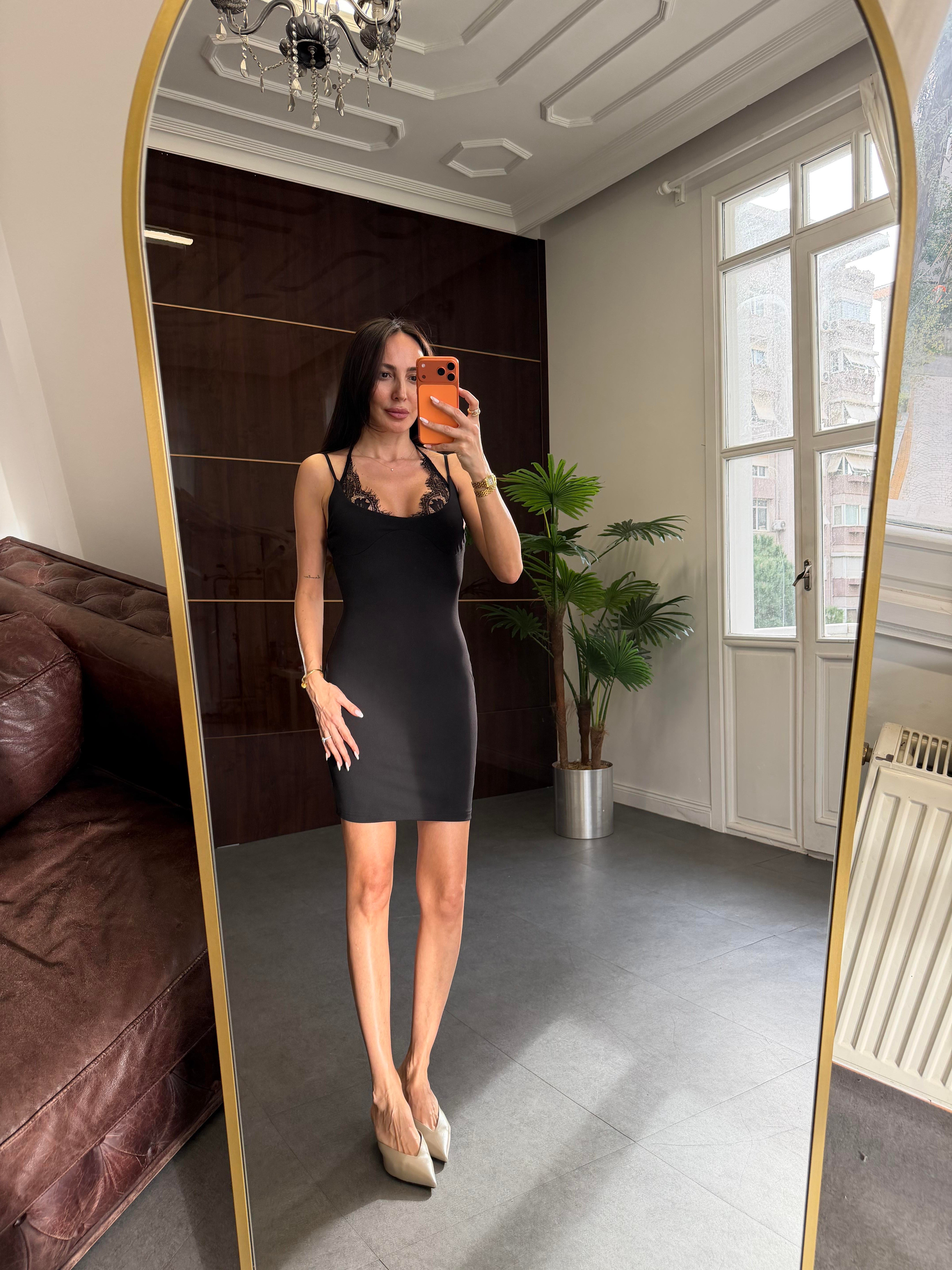 Siyah Dantelli Mini Elbise