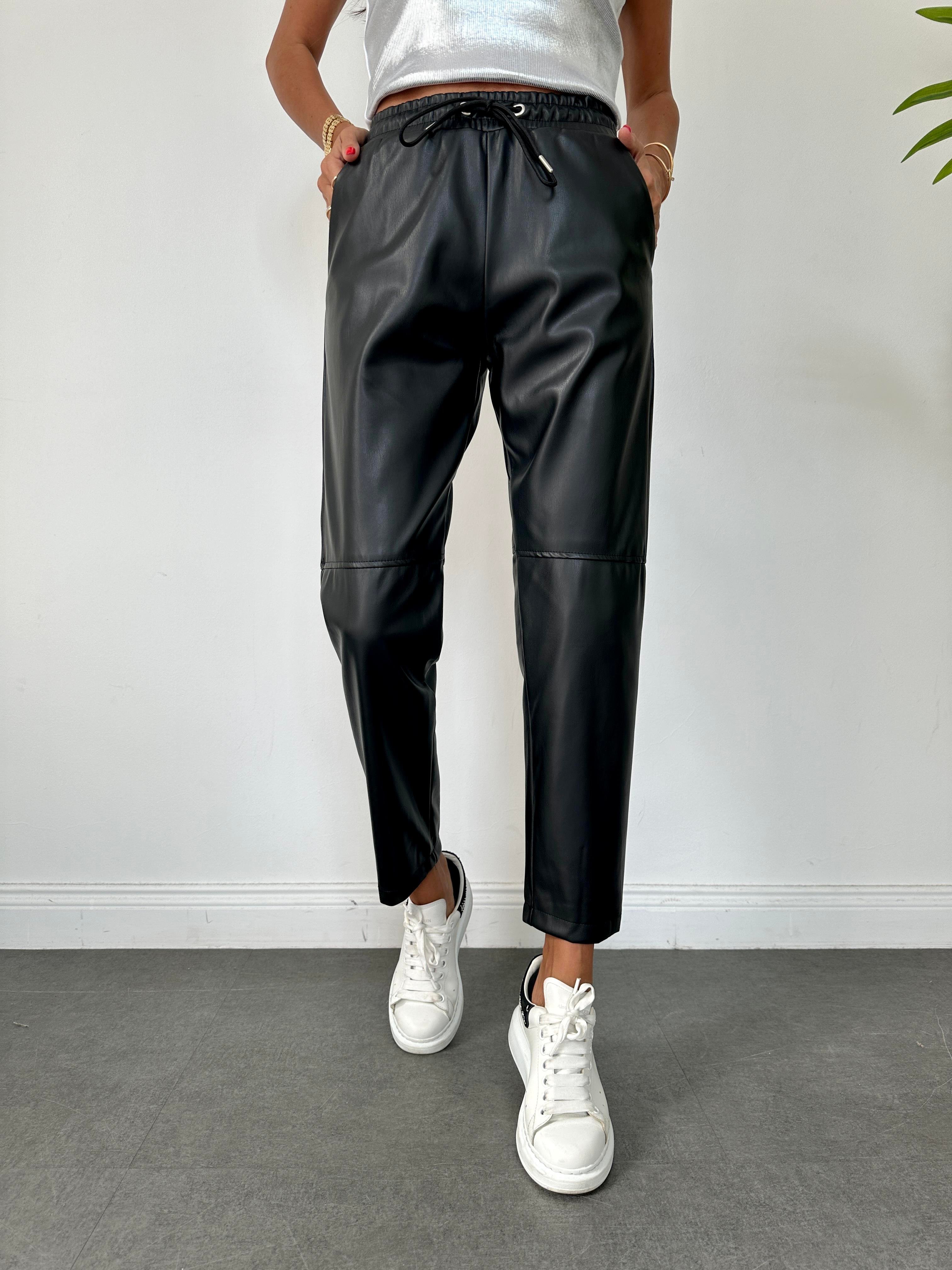 Siyah Dizi Dikişli Bağcıklı ve Beli Lastikli Deri Pantolon