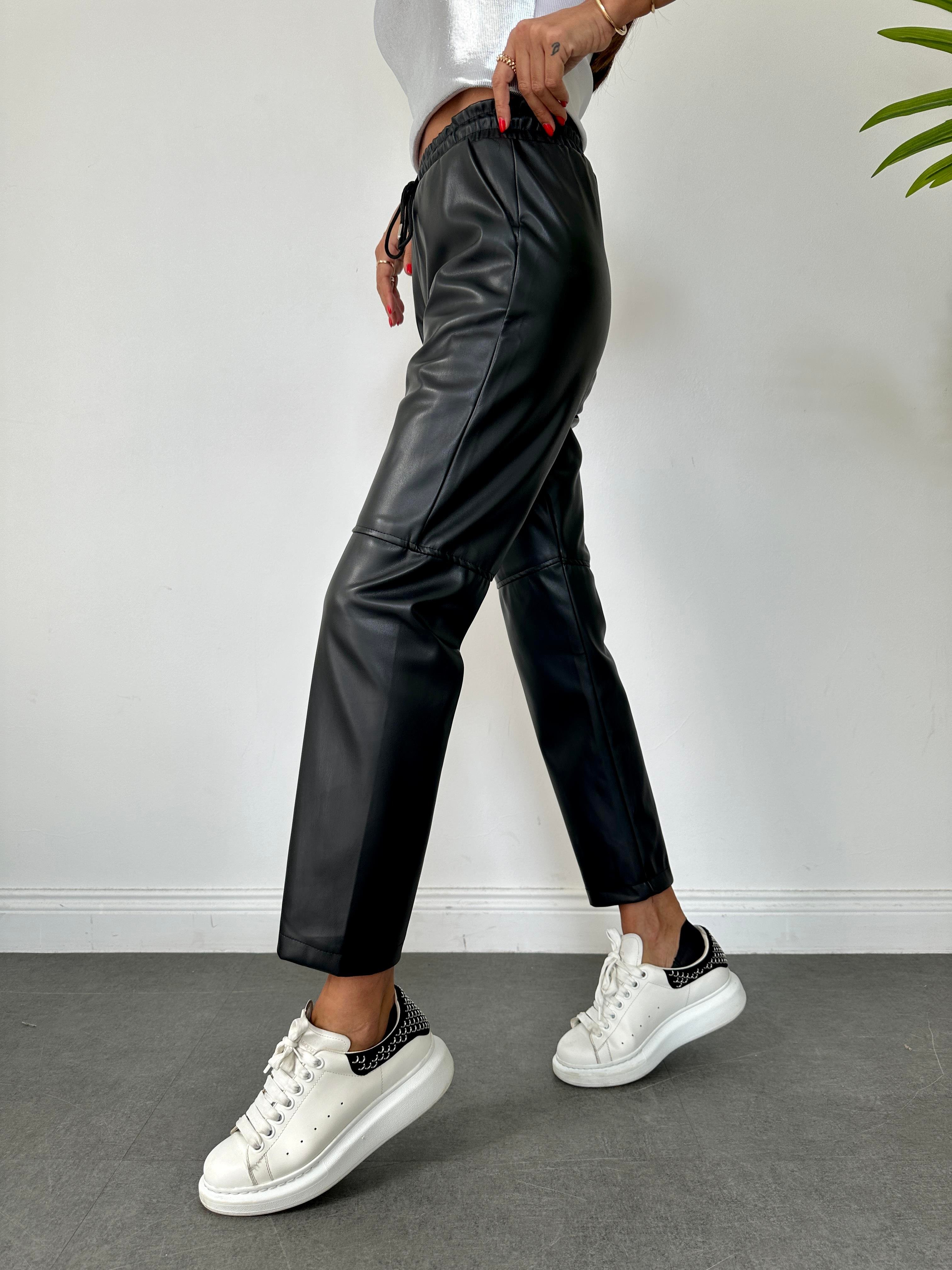 Siyah Dizi Dikişli Bağcıklı ve Beli Lastikli Deri Pantolon