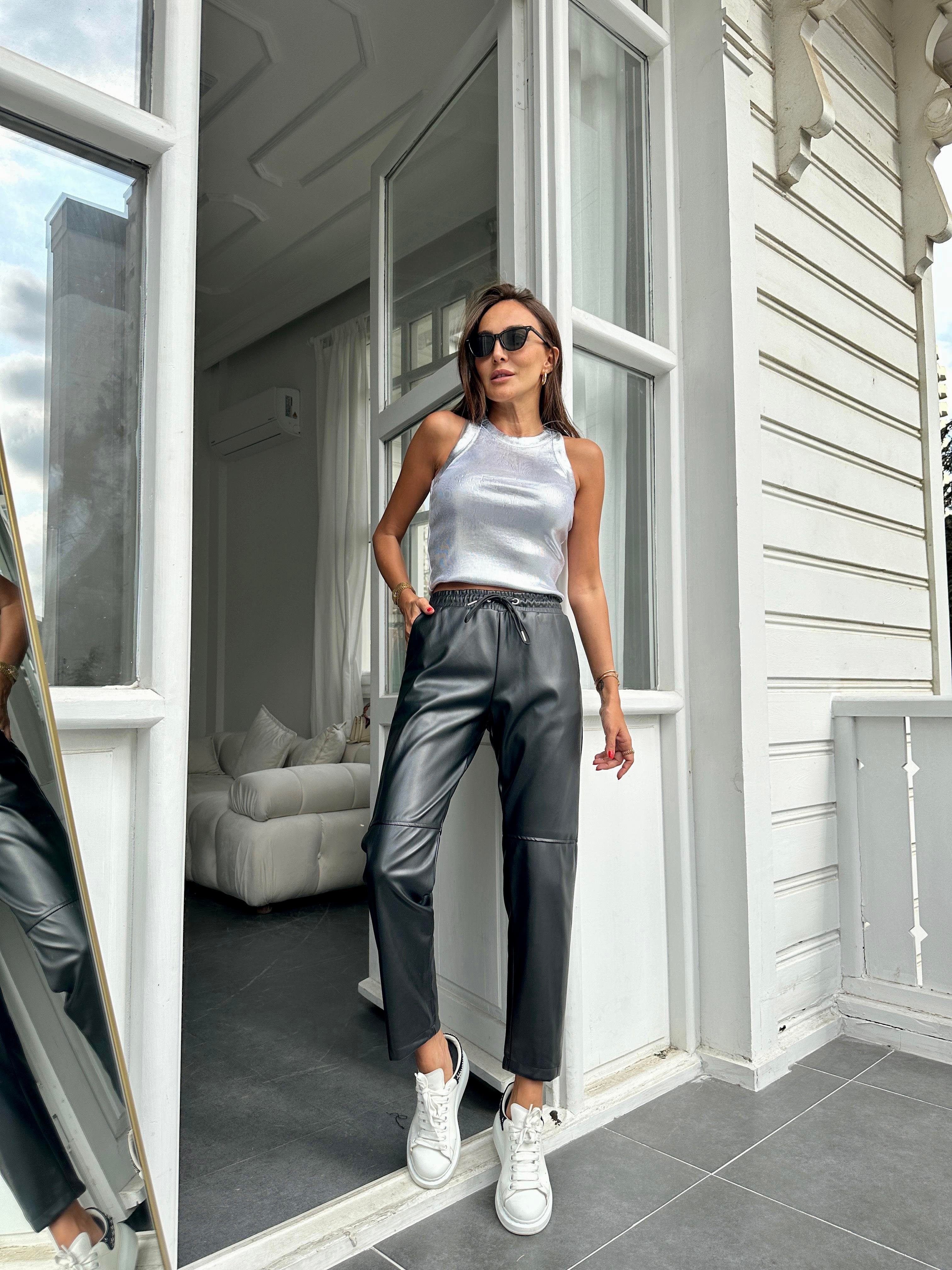 Siyah Dizi Dikişli Bağcıklı ve Beli Lastikli Deri Pantolon