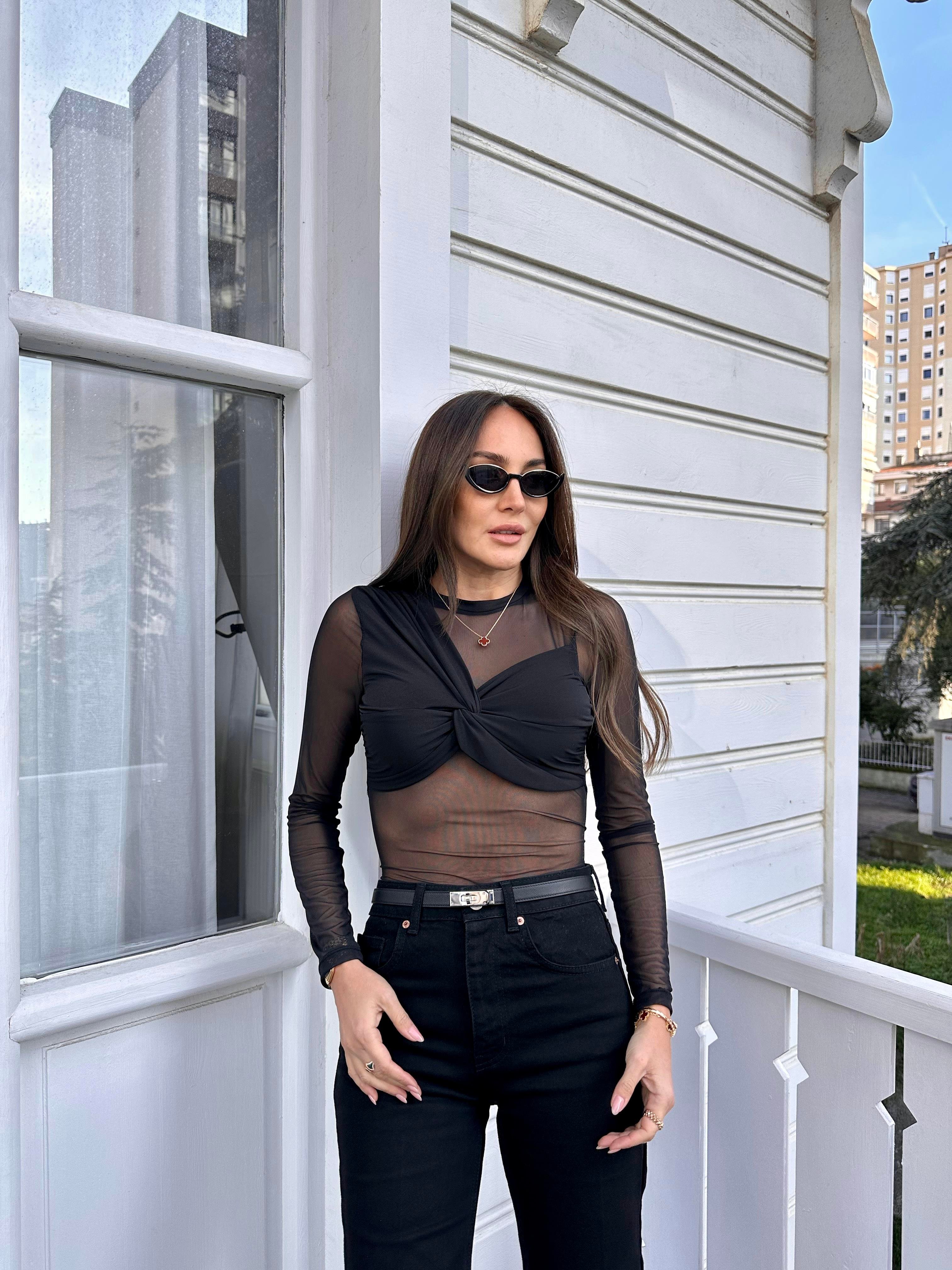 Siyah Drape Geçişli Tül Bluz