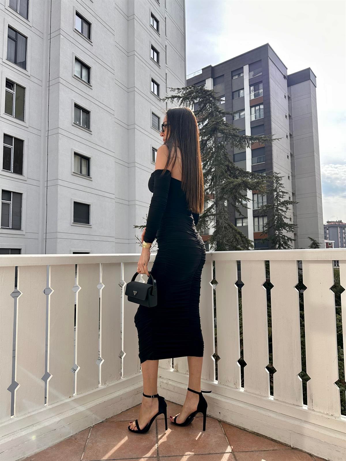 Siyah  Drapeli Madonna Yaka Kadın Elbise