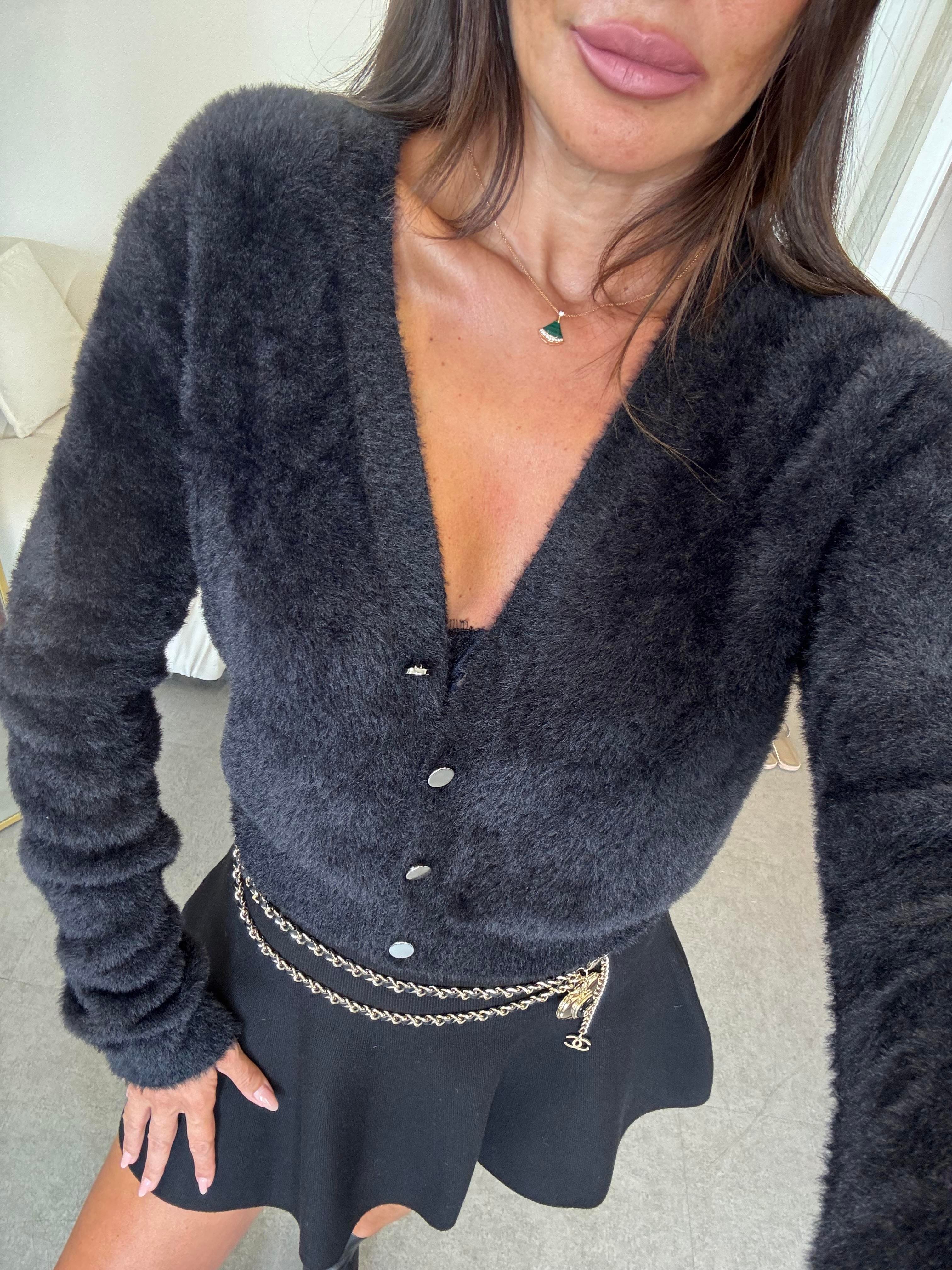 Siyah Düğmeli Sakallı Hırka