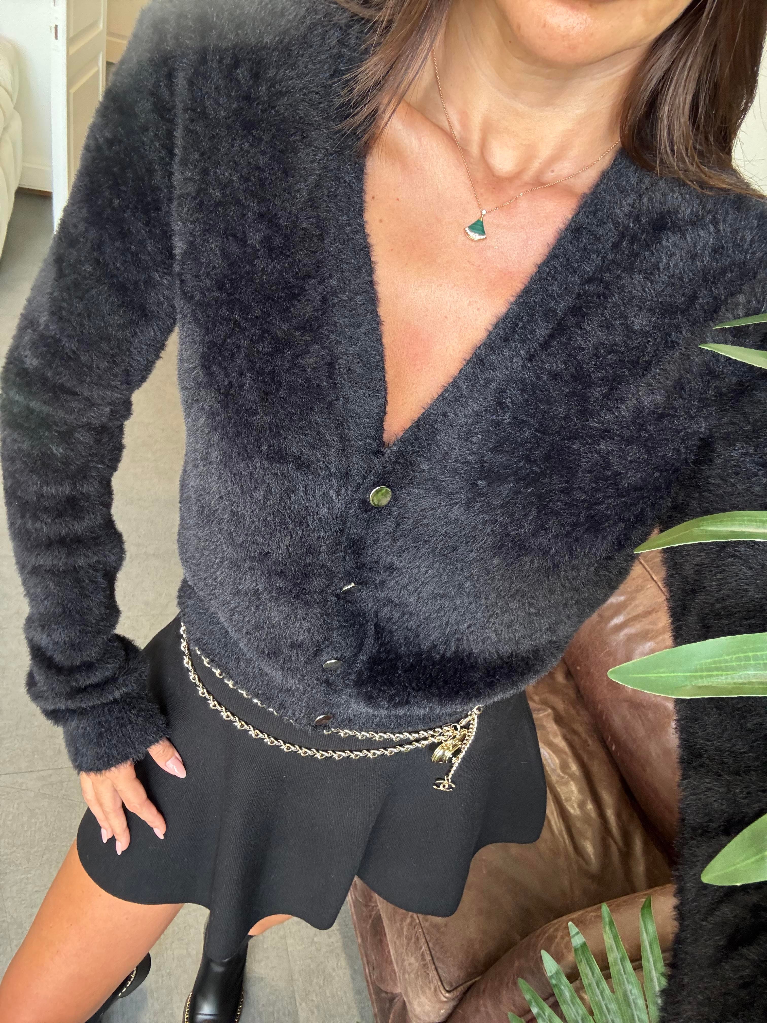 Siyah Düğmeli Sakallı Hırka