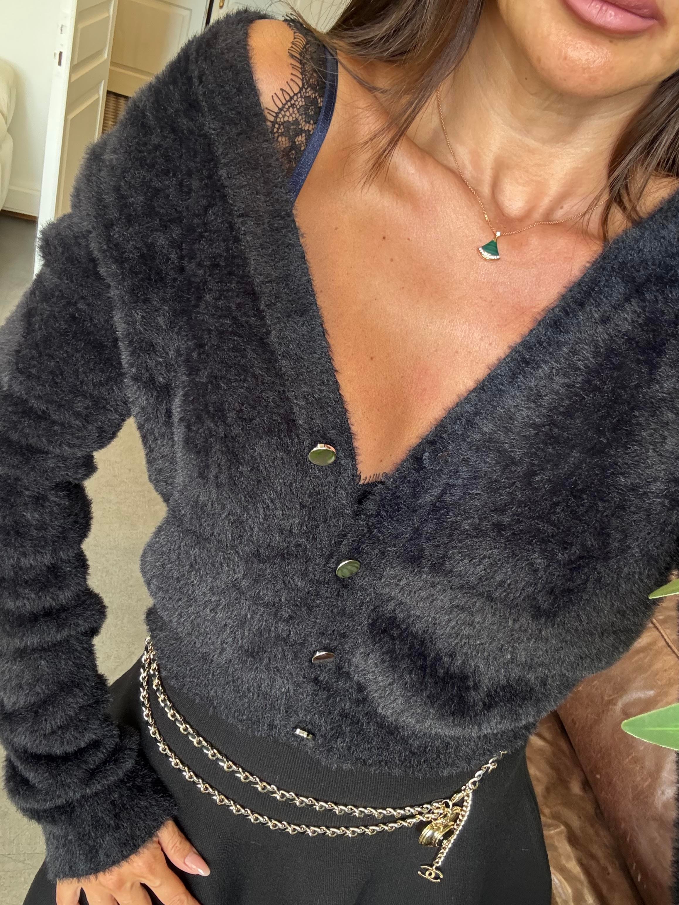 Siyah Düğmeli Sakallı Hırka