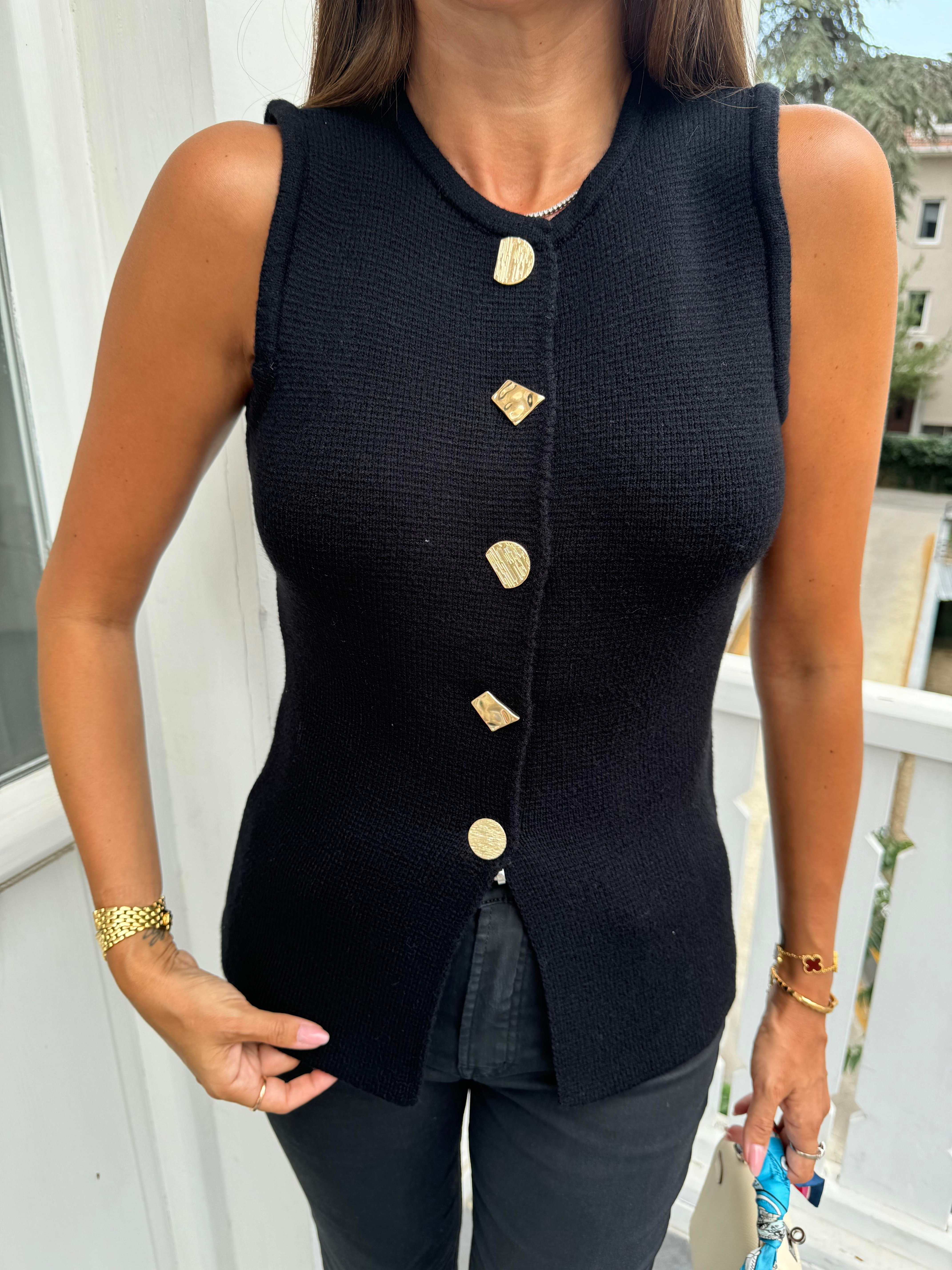 Siyah Düğmeli Triko Yelek