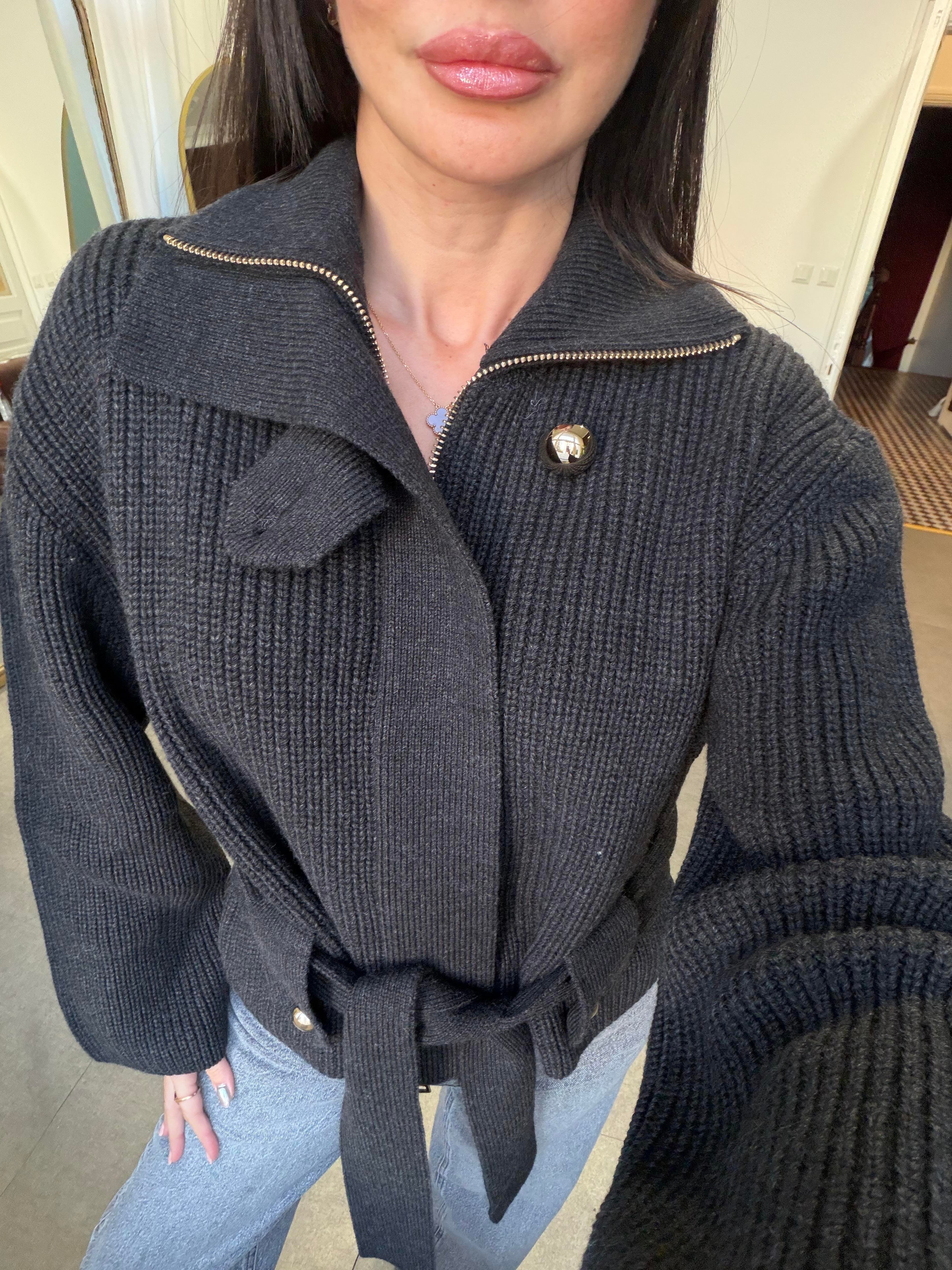 Siyah Fermuarlı Kemerli Düğmeli Yünlü Triko Hırka