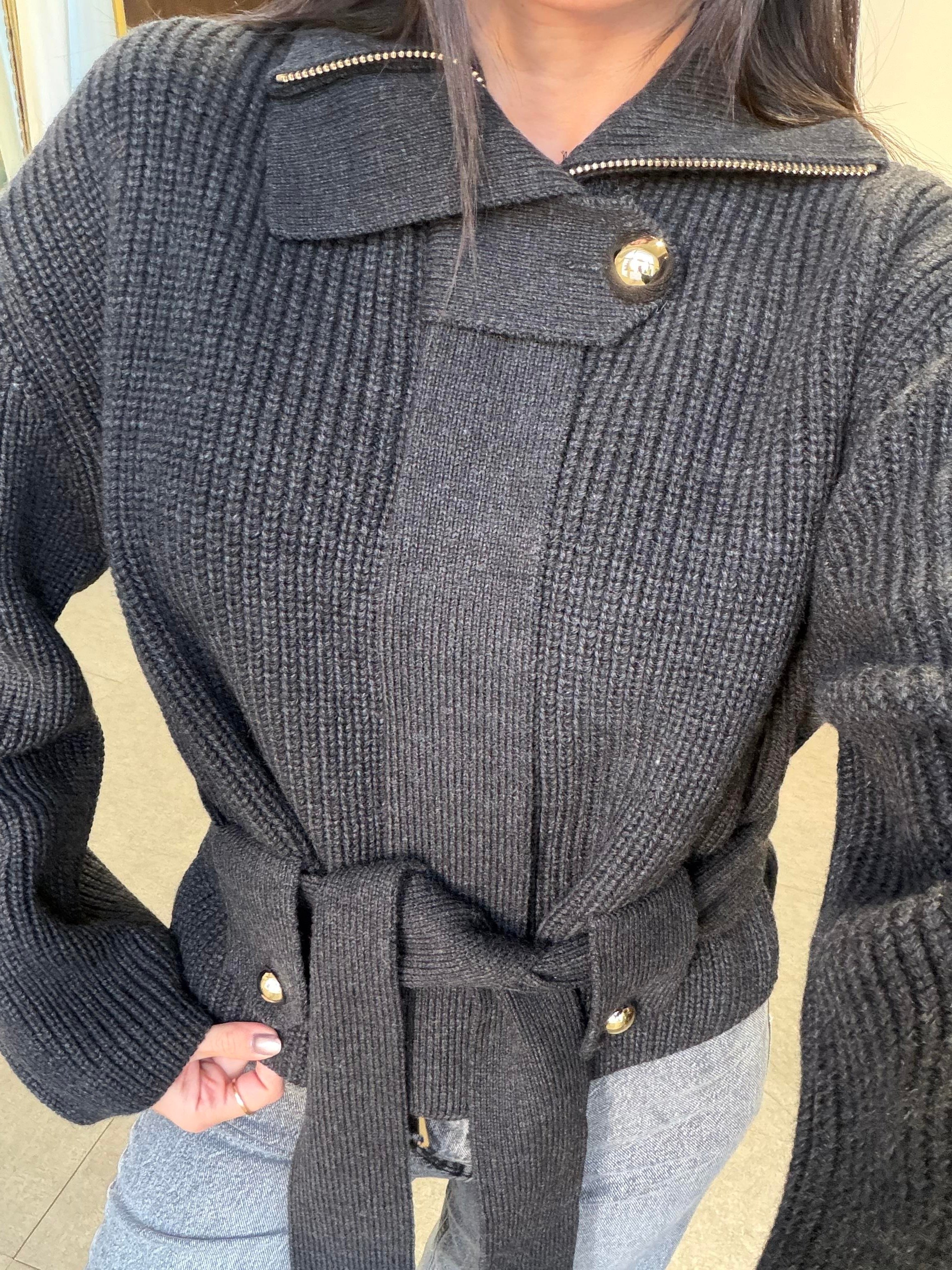 Siyah Fermuarlı Kemerli Düğmeli Yünlü Triko Hırka