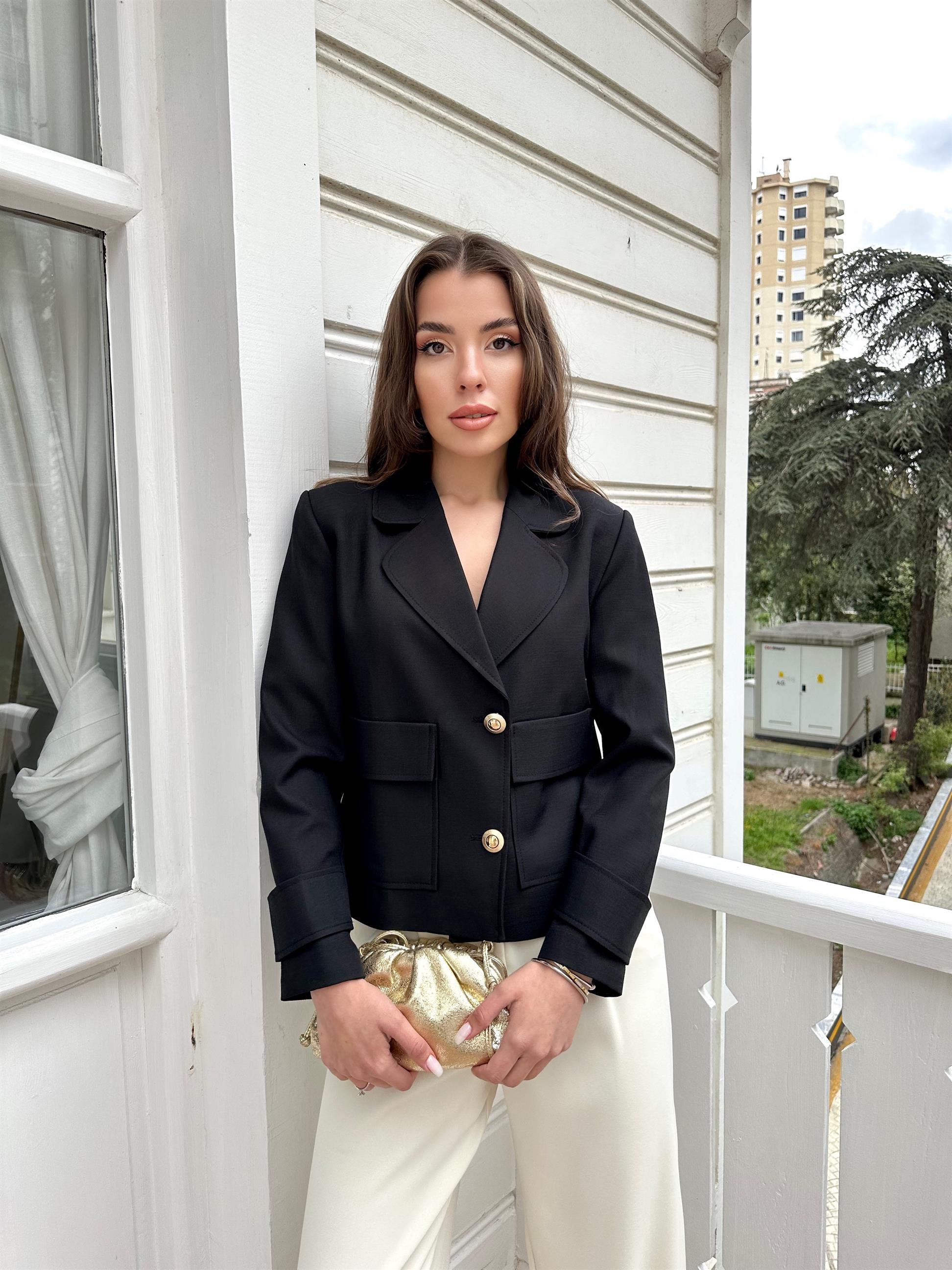Siyah  Geniş Cepli Gold Düğmeli Ceket