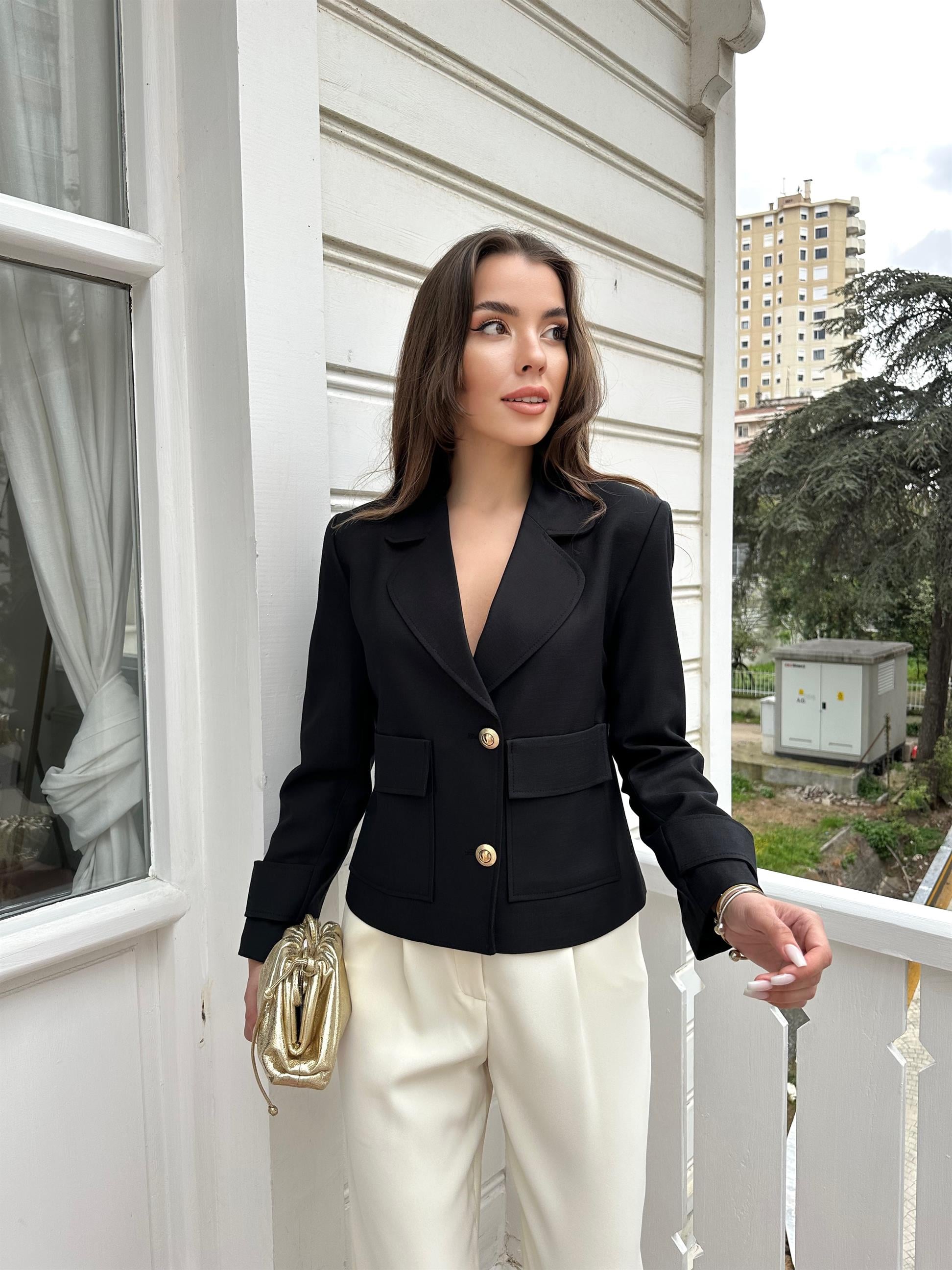 Siyah  Geniş Cepli Gold Düğmeli Ceket