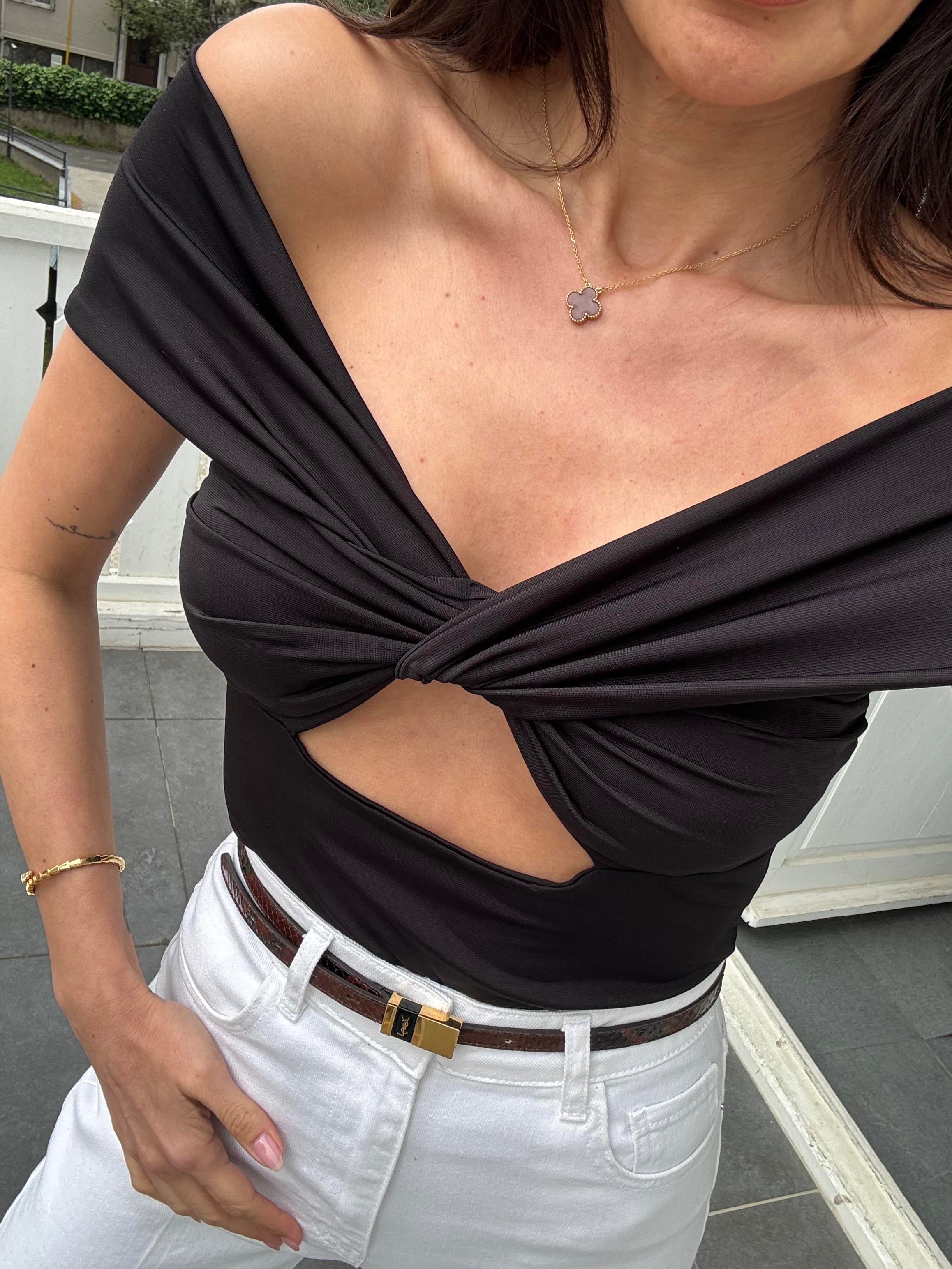 Siyah Göğsü Drape Detaylı Bluz