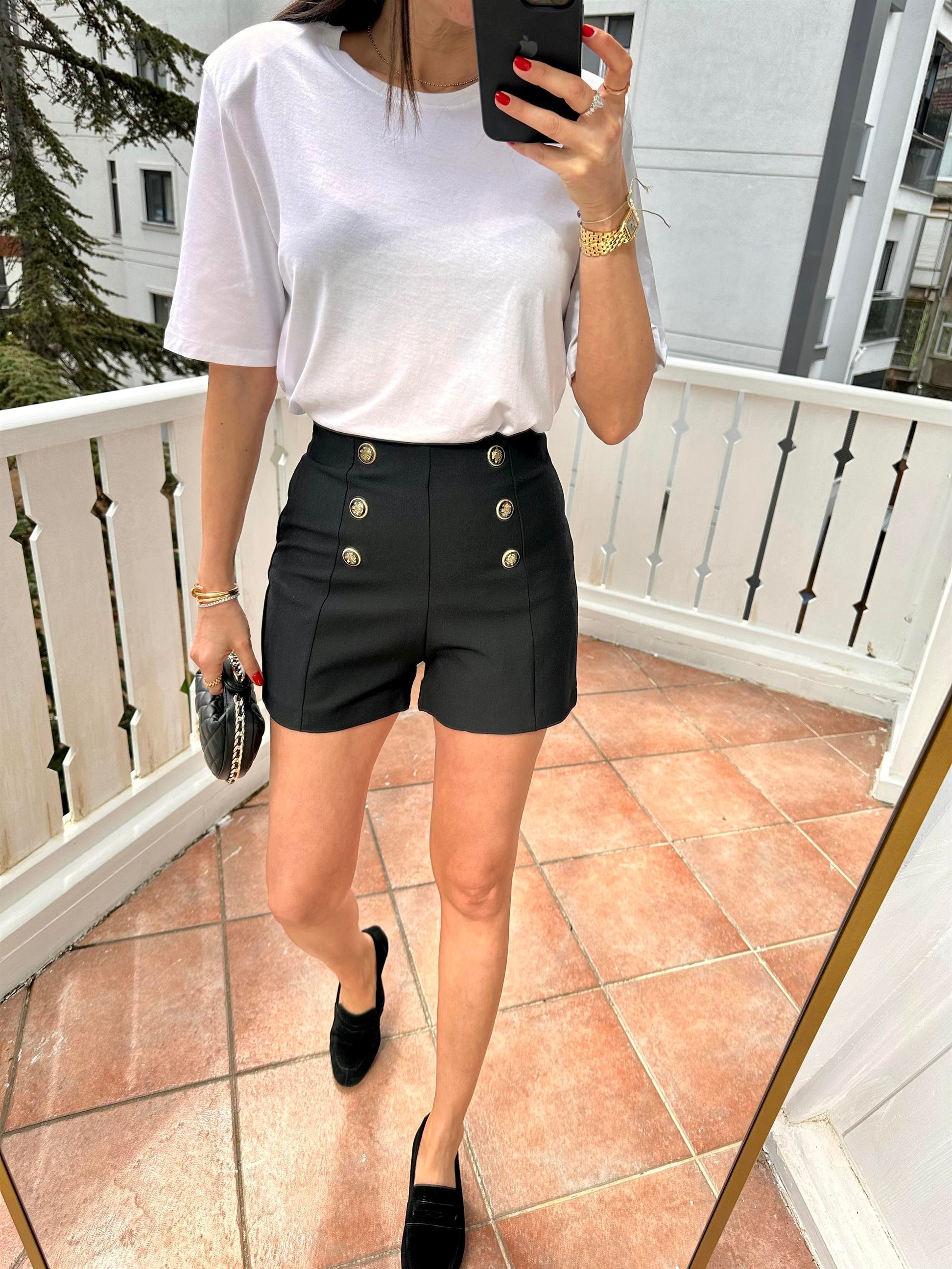 Siyah Gold Düğmeli Şort