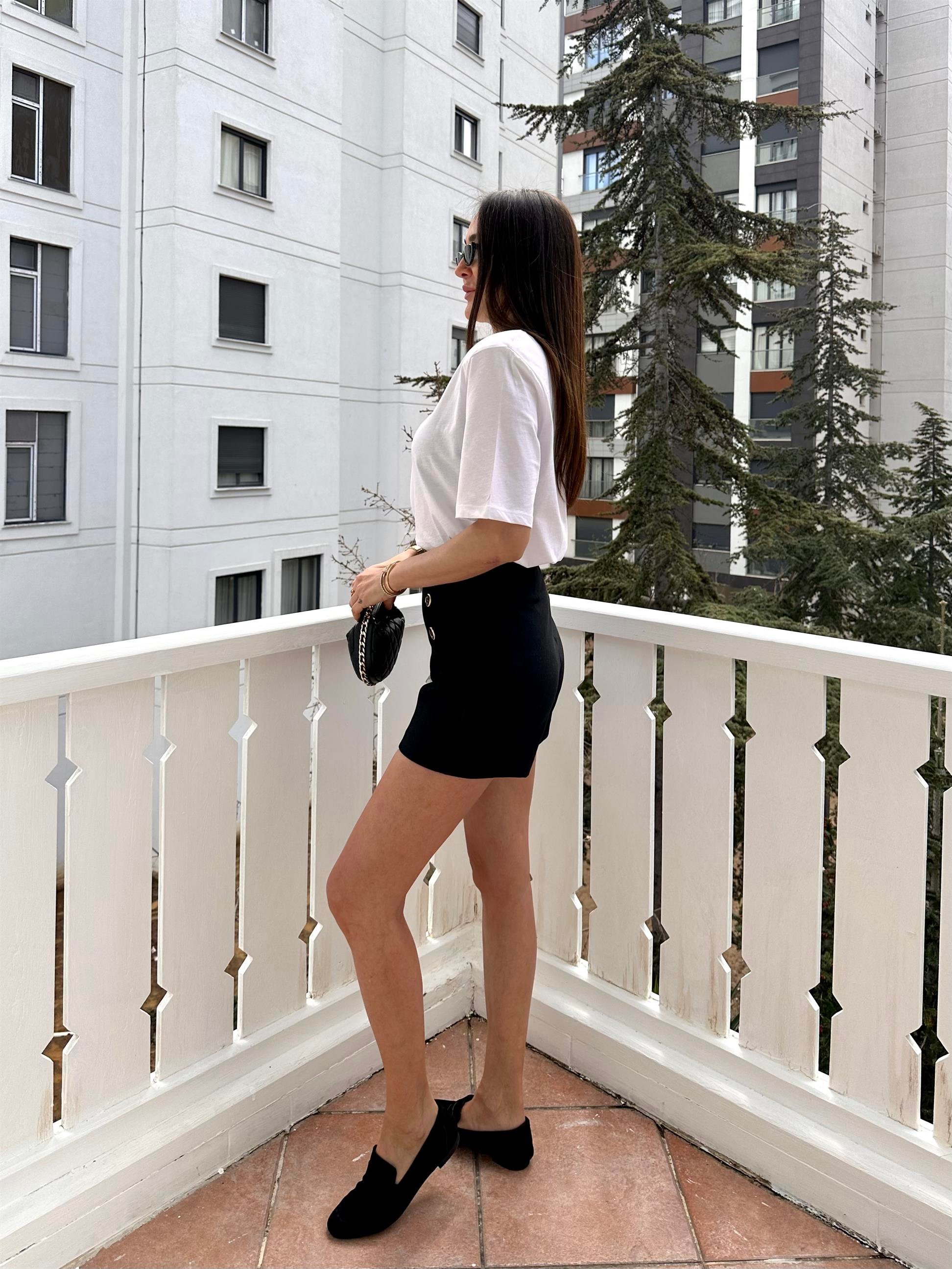 Siyah Gold Düğmeli Şort