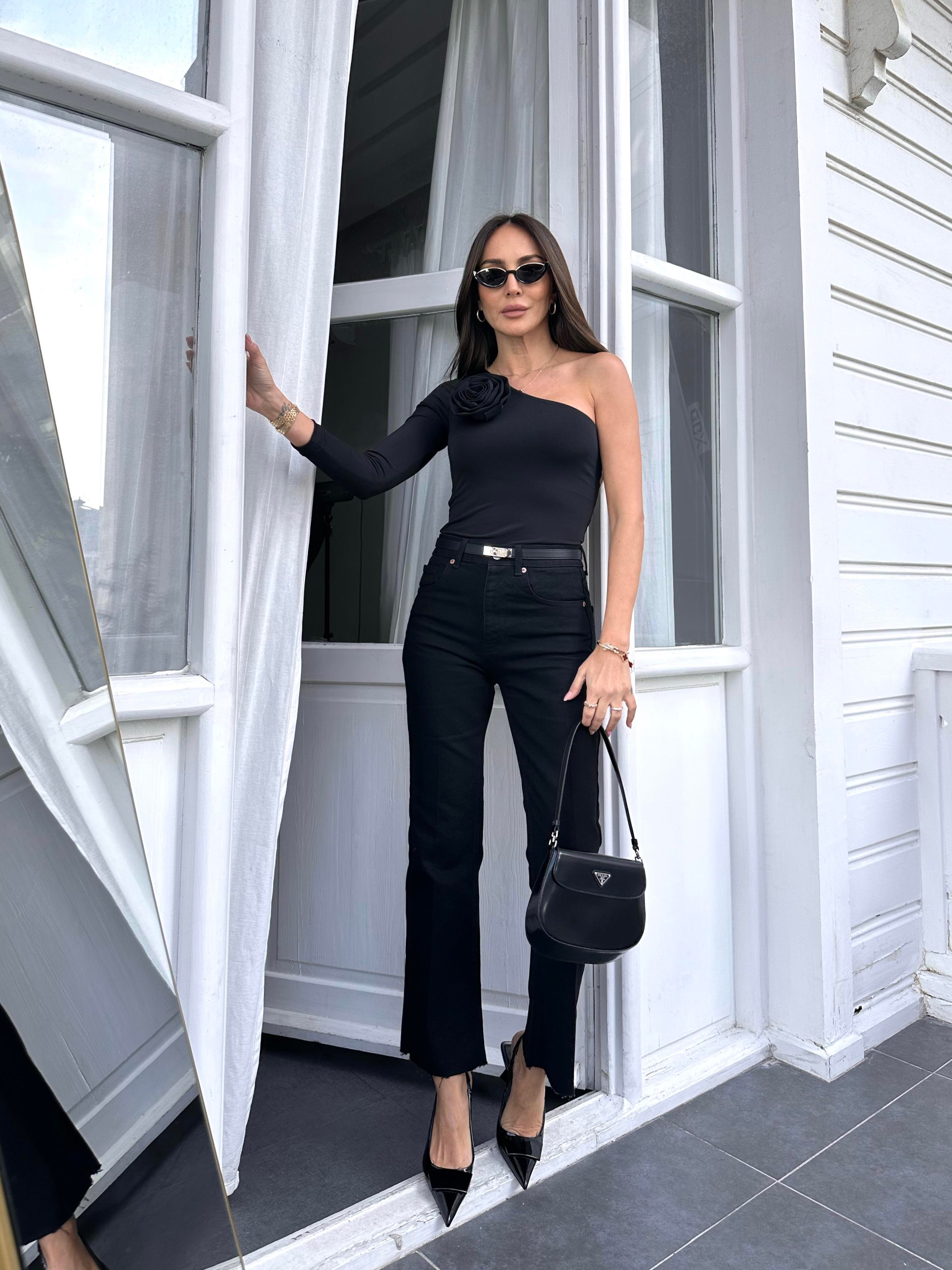 Siyah Gül Detay Tek Kol Bodysuit
