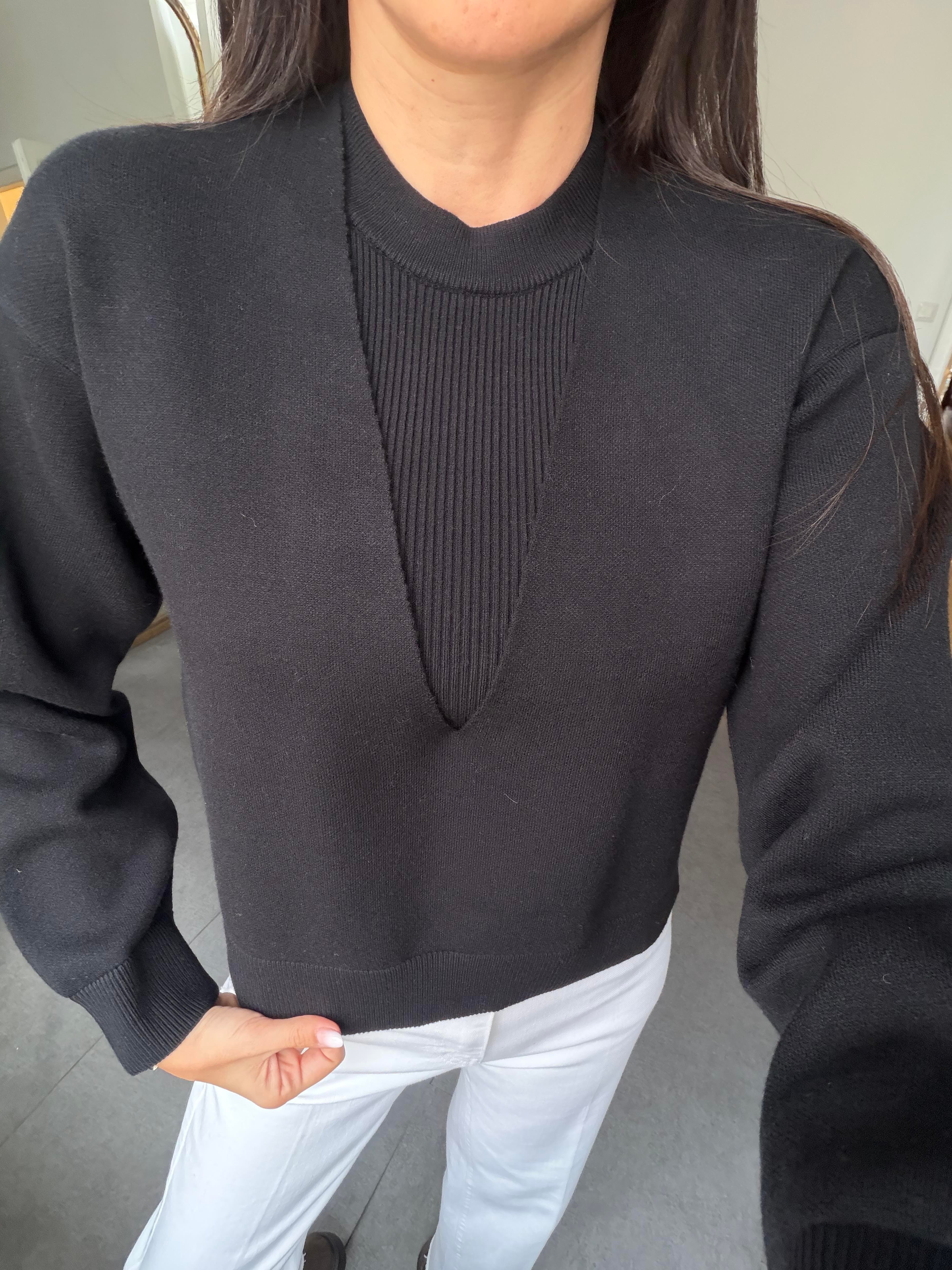 Siyah İkili V Yaka Kazak