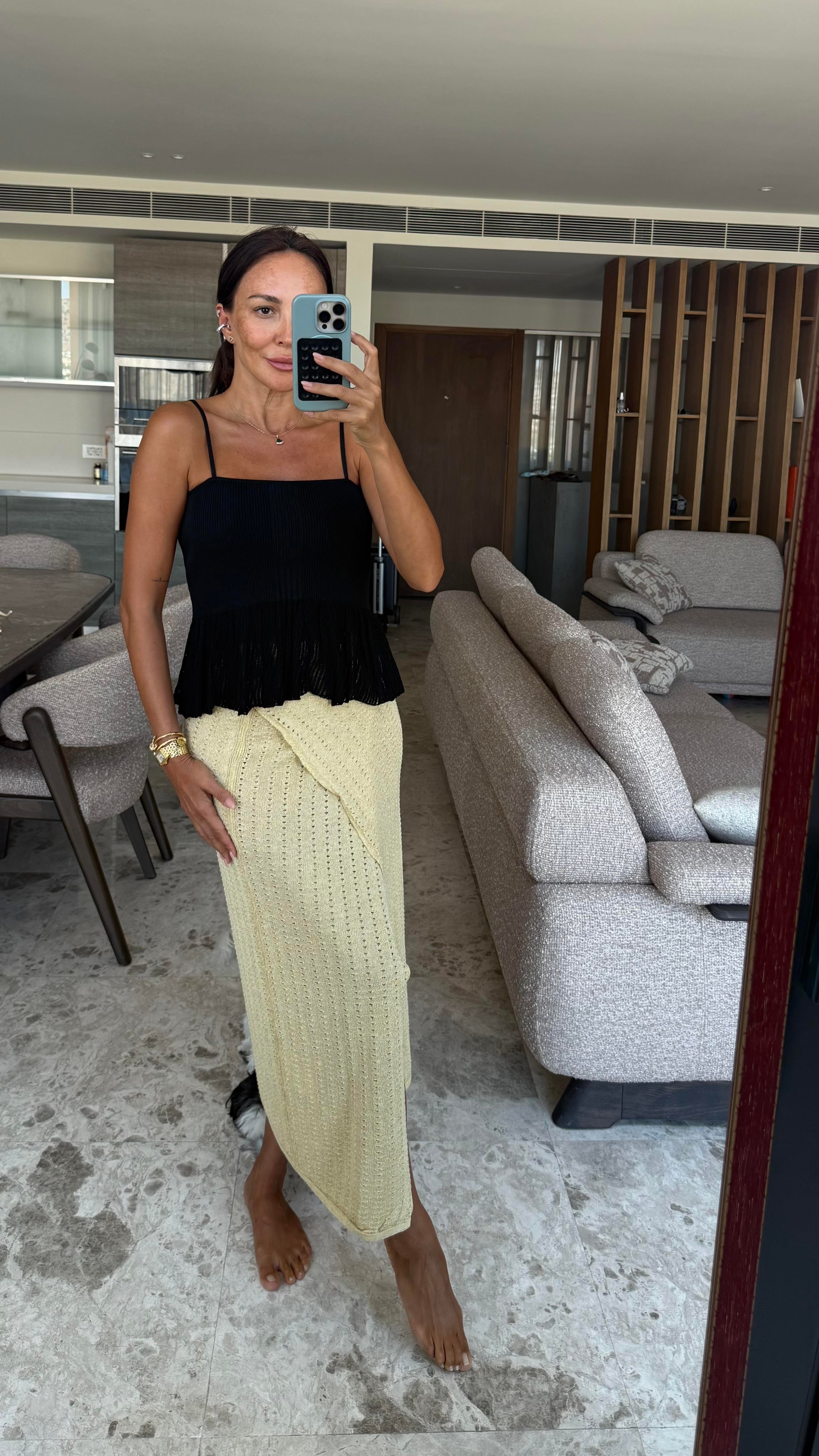 Siyah İnce Volanlı Triko Bluz