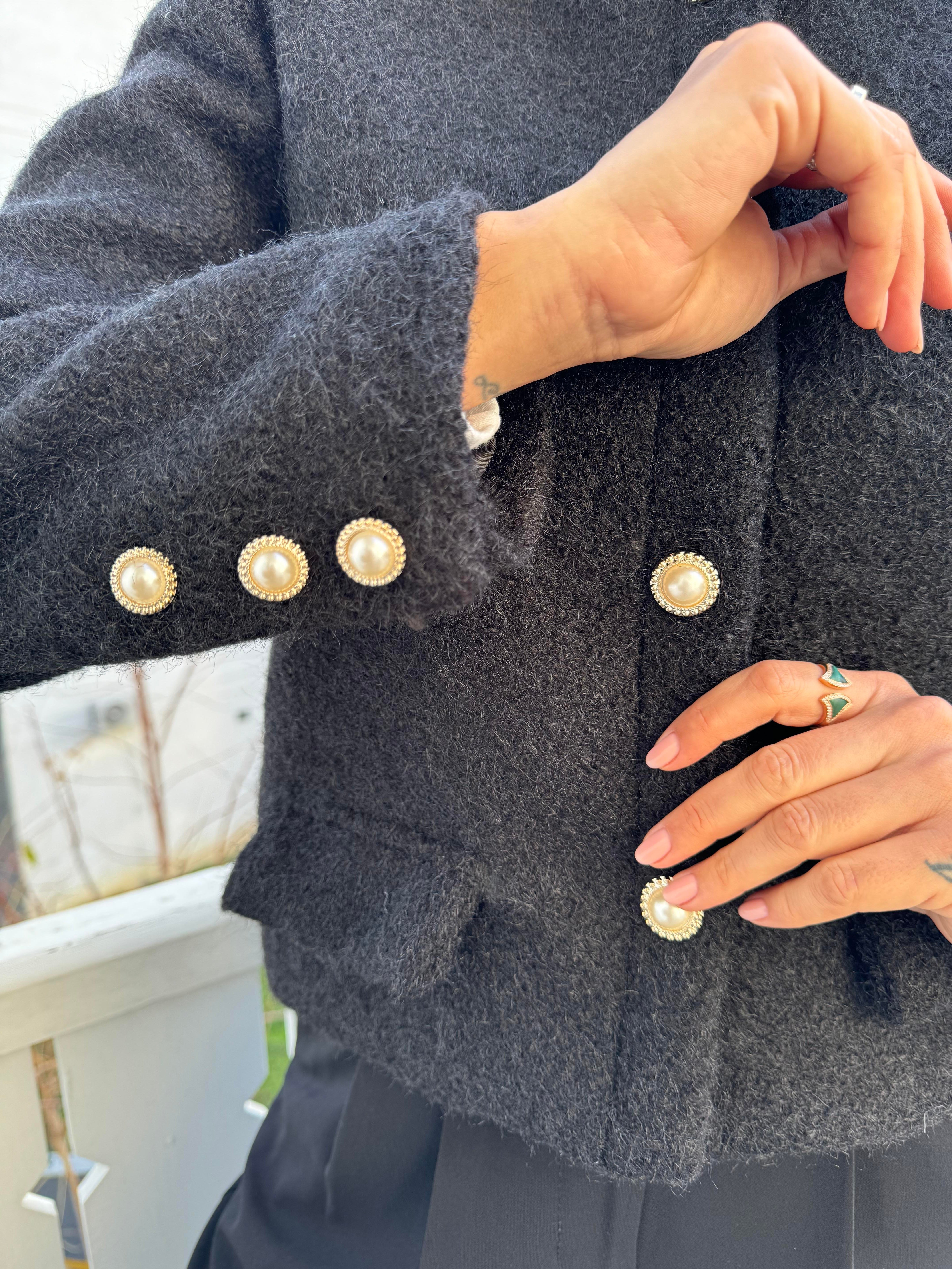 Siyah İnci Düğmeli Astarlı Ceket