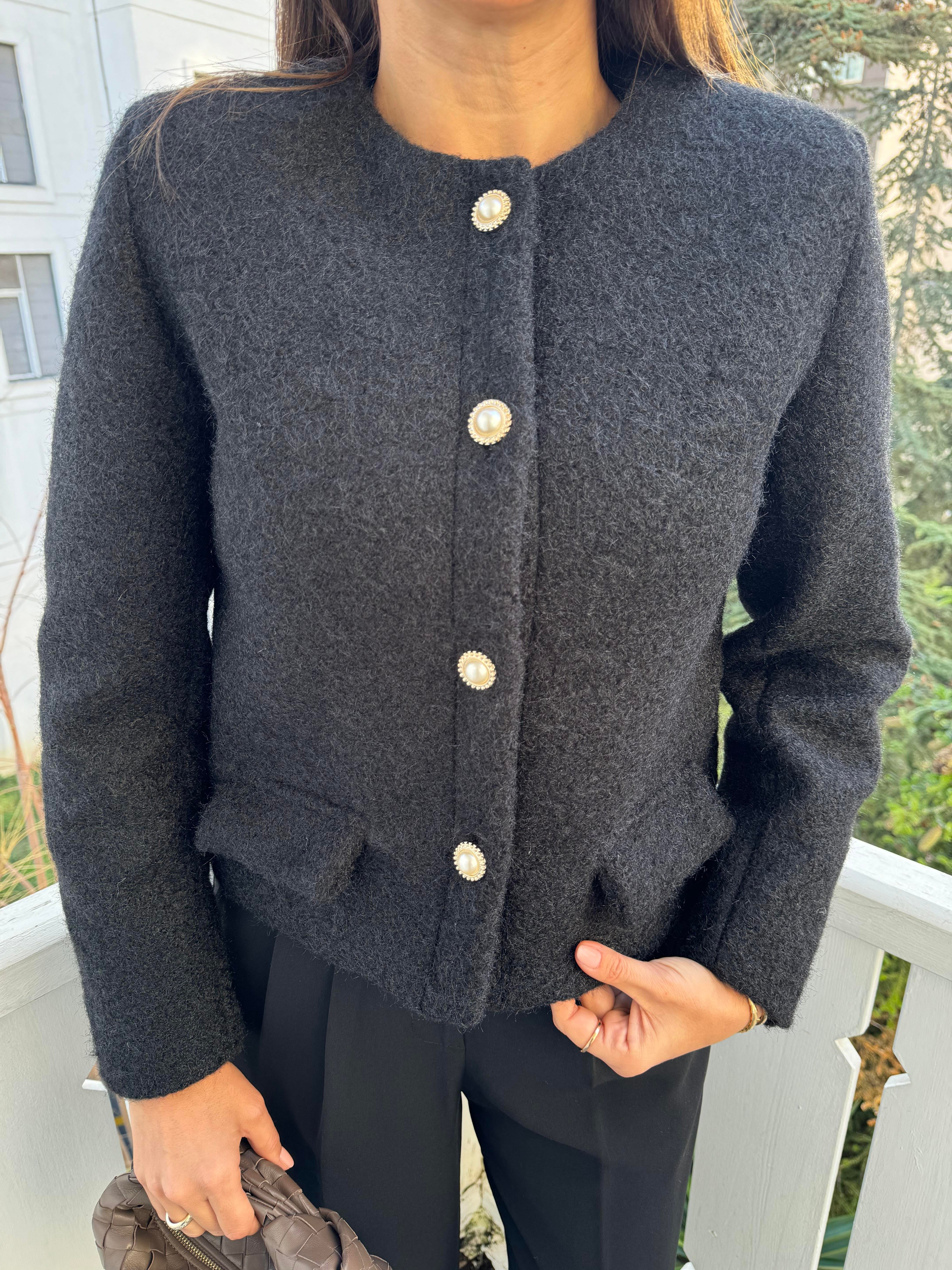 Siyah İnci Düğmeli Astarlı Ceket