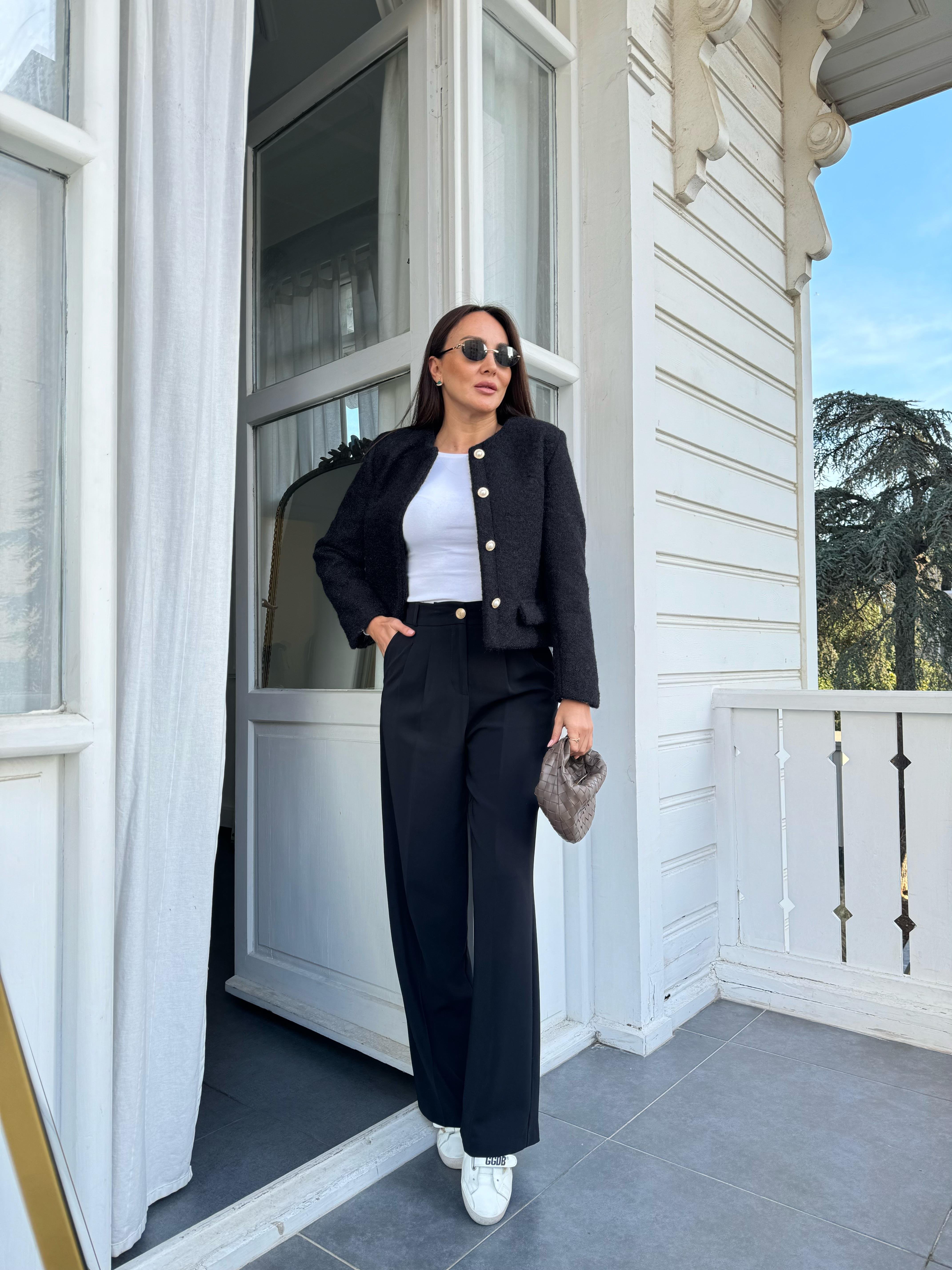 Siyah İnci Düğmeli Astarlı Ceket