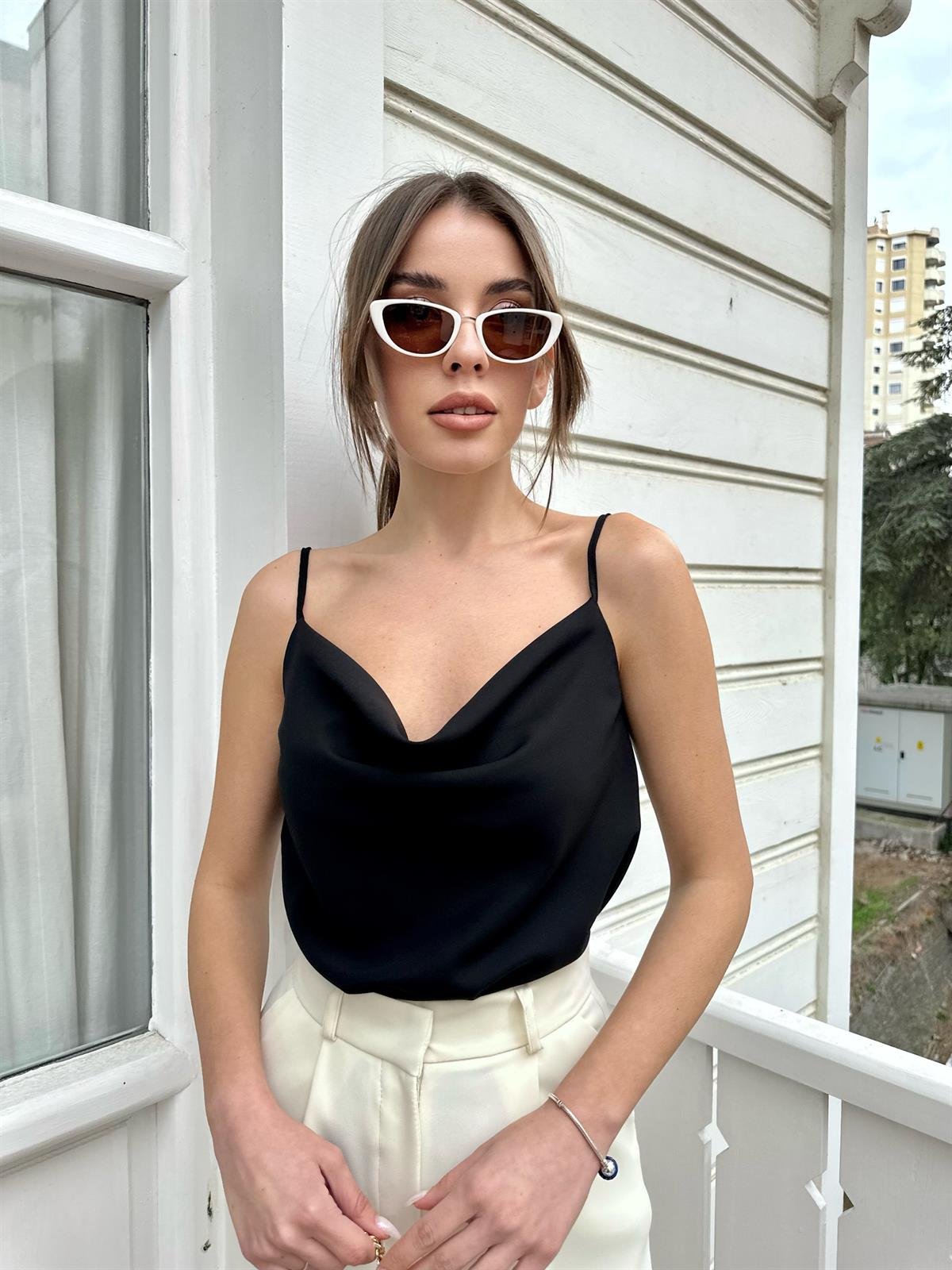 Siyah  İp Askılı Degaje Yaka Bluz