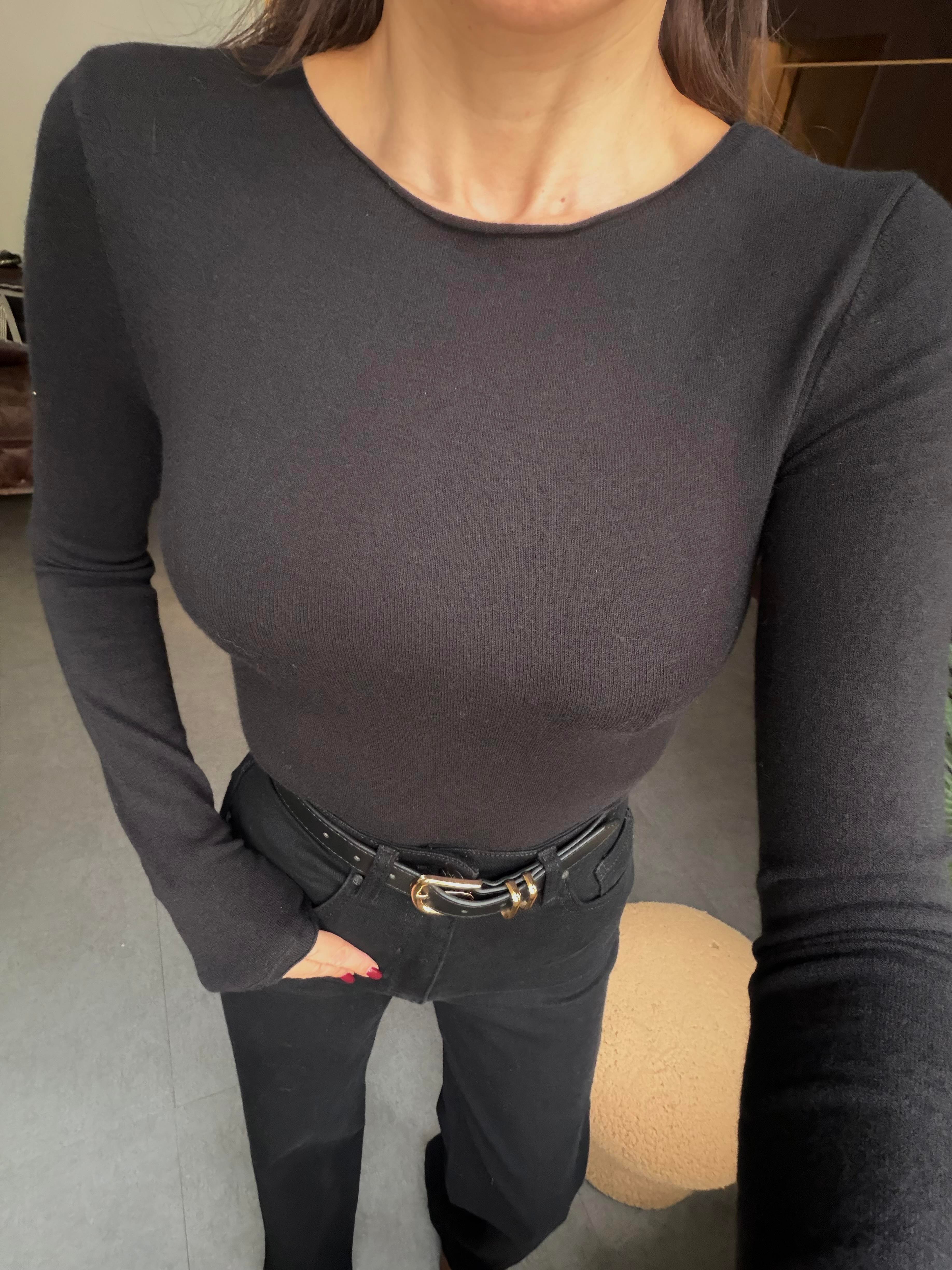 Siyah Kayık Yaka Kaşmirli Ultra Hafif Triko Kazak