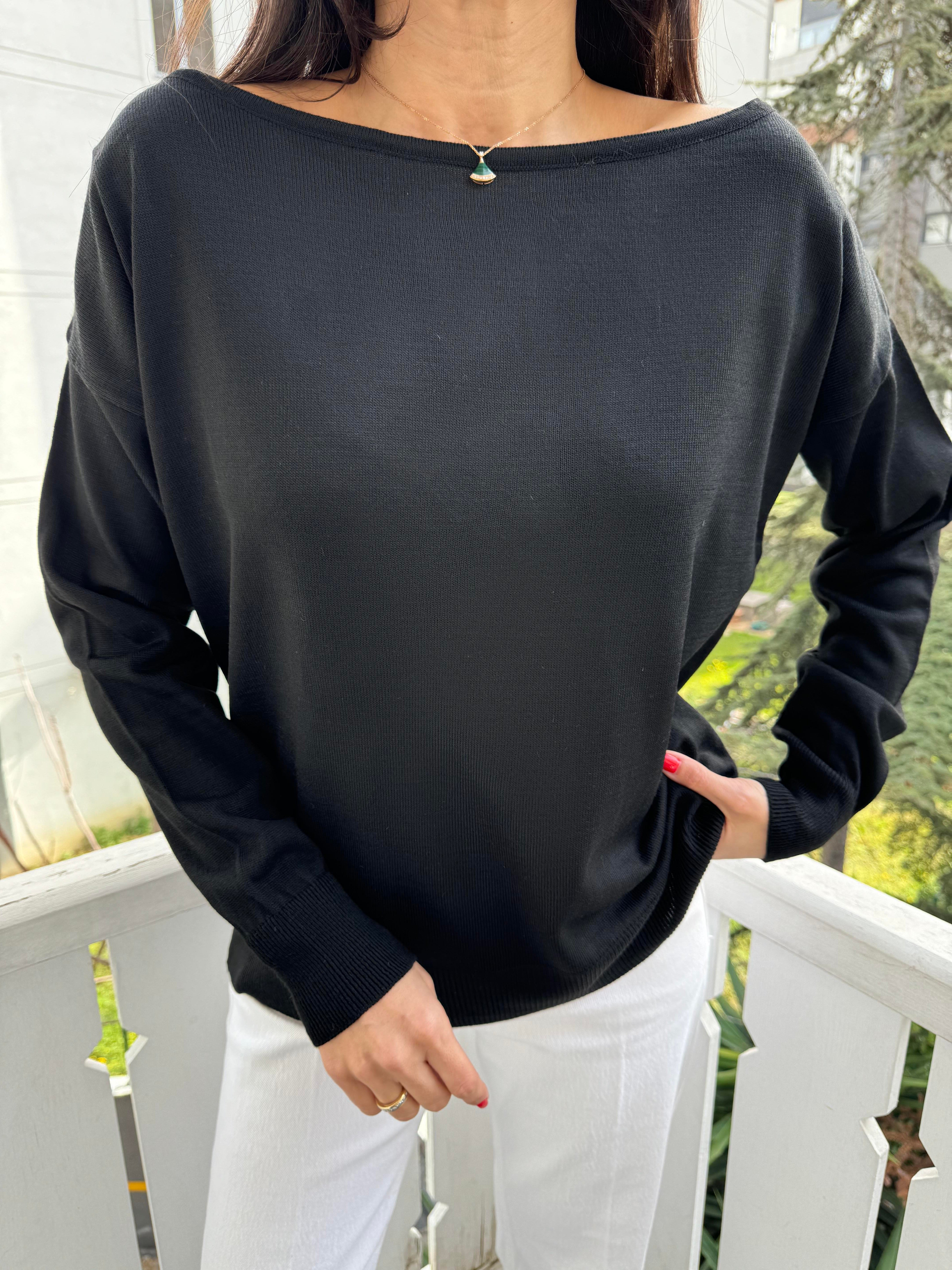 Siyah Kayık Yaka Triko