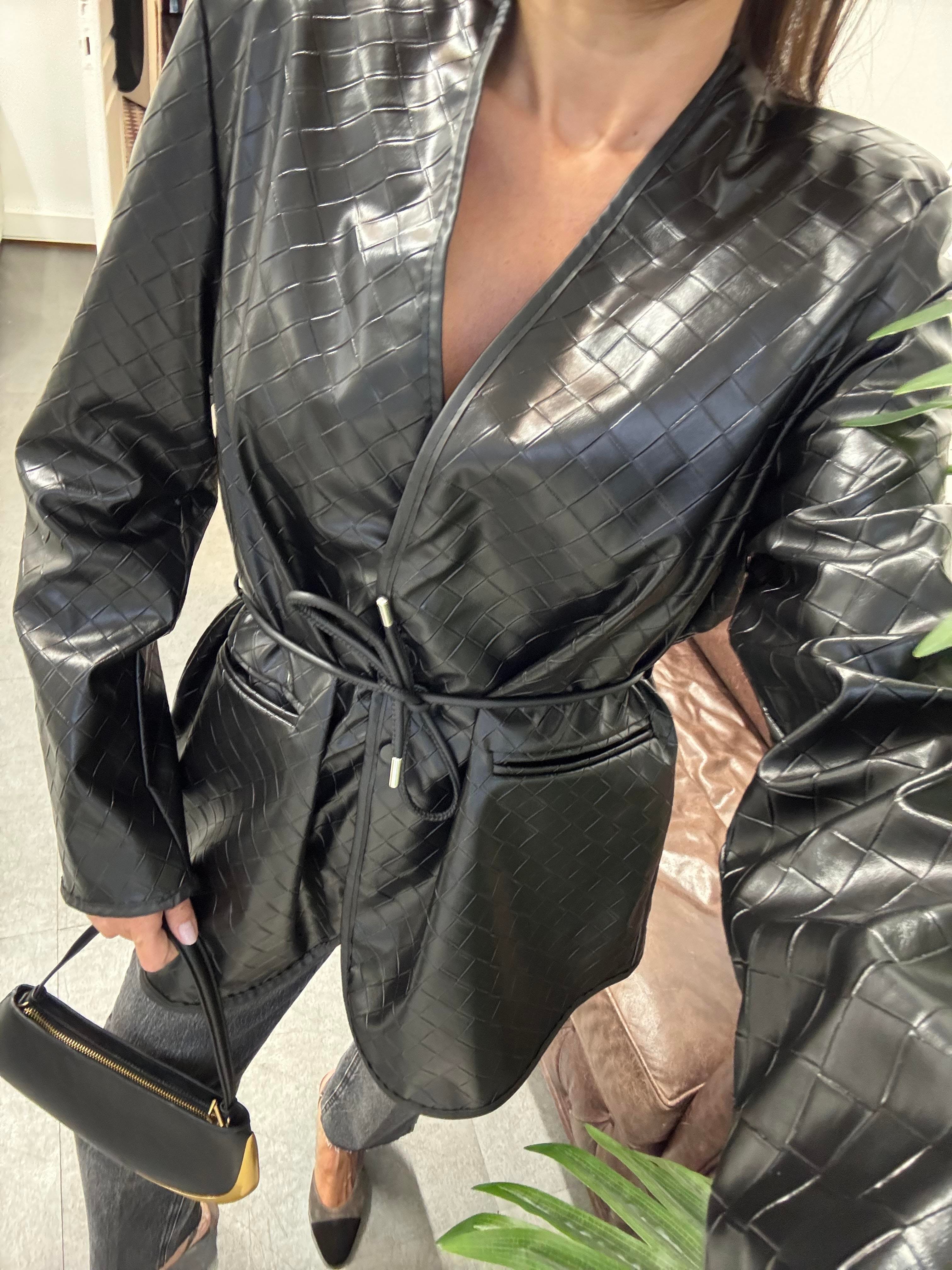 Siyah Kemerli Deri Ceket