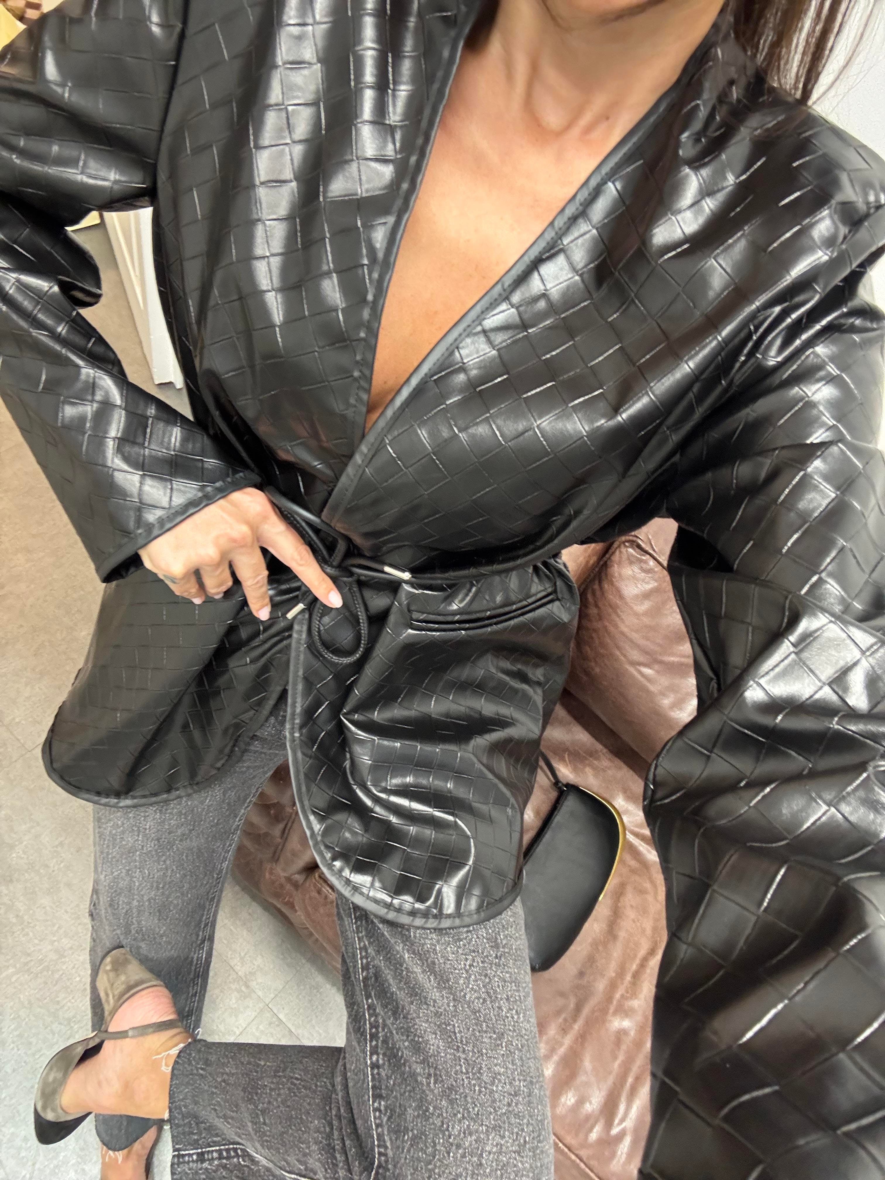 Siyah Kemerli Deri Ceket