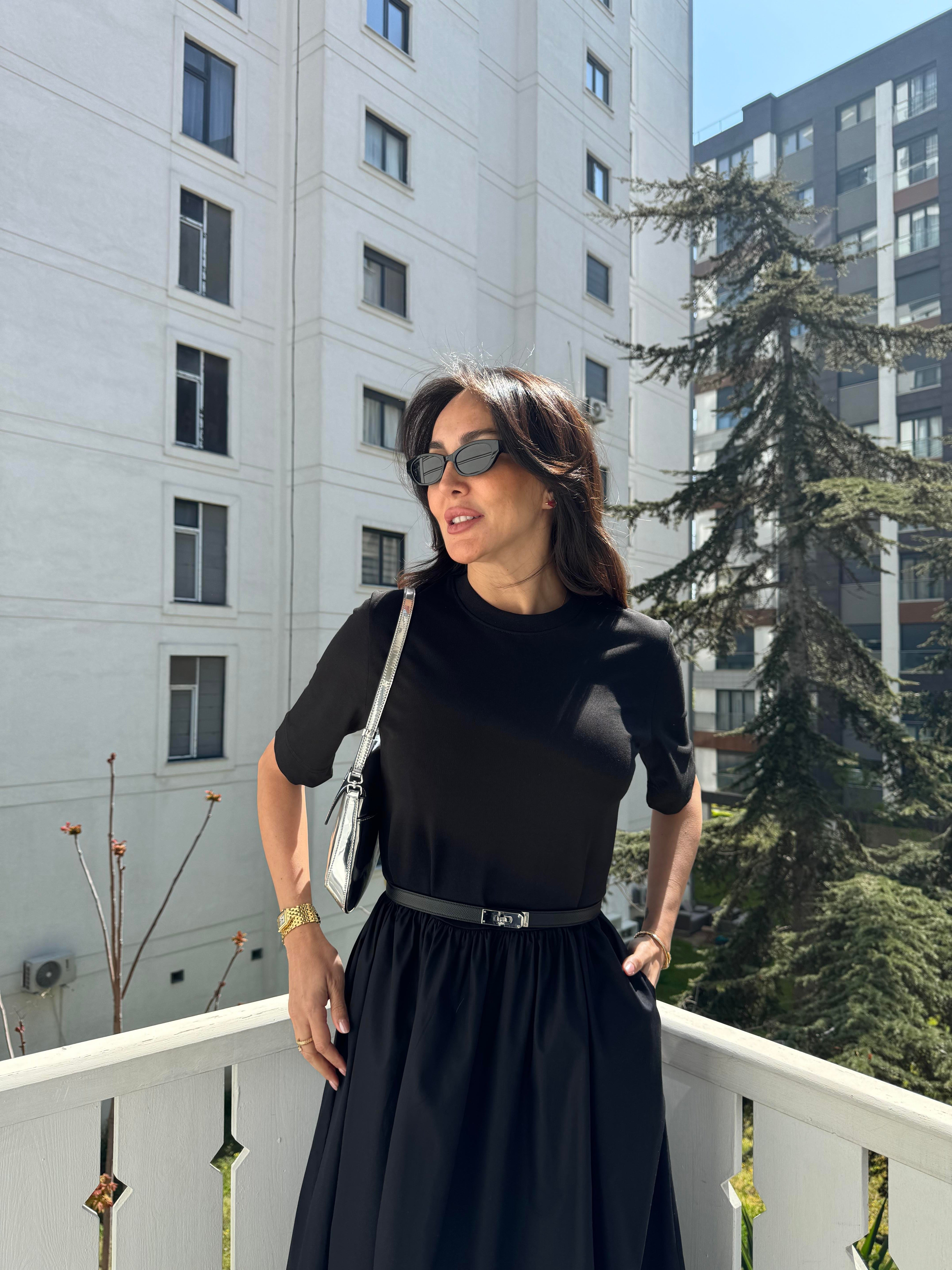 Siyah Kısa Kollu Poplin Midi Elbise