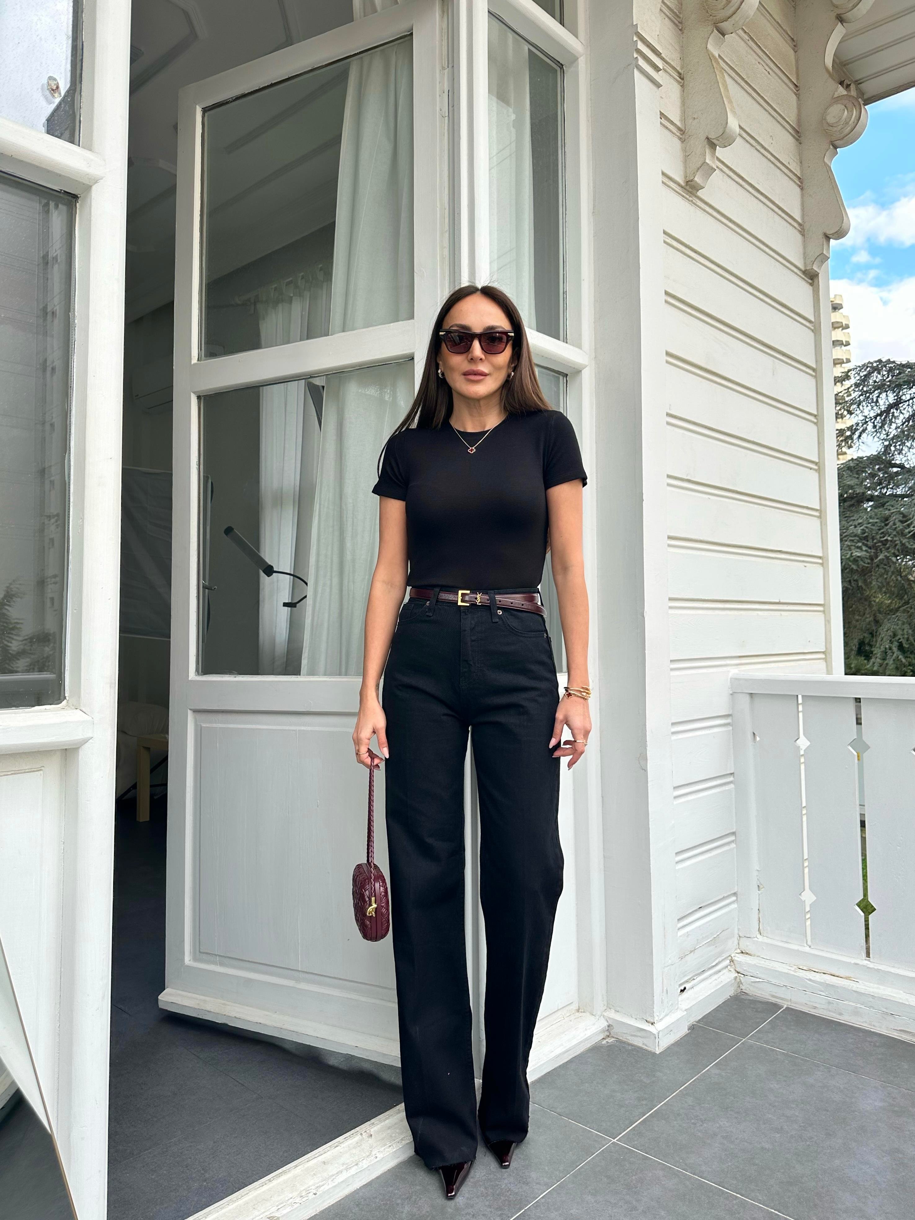 Siyah kısa kollu tshirt