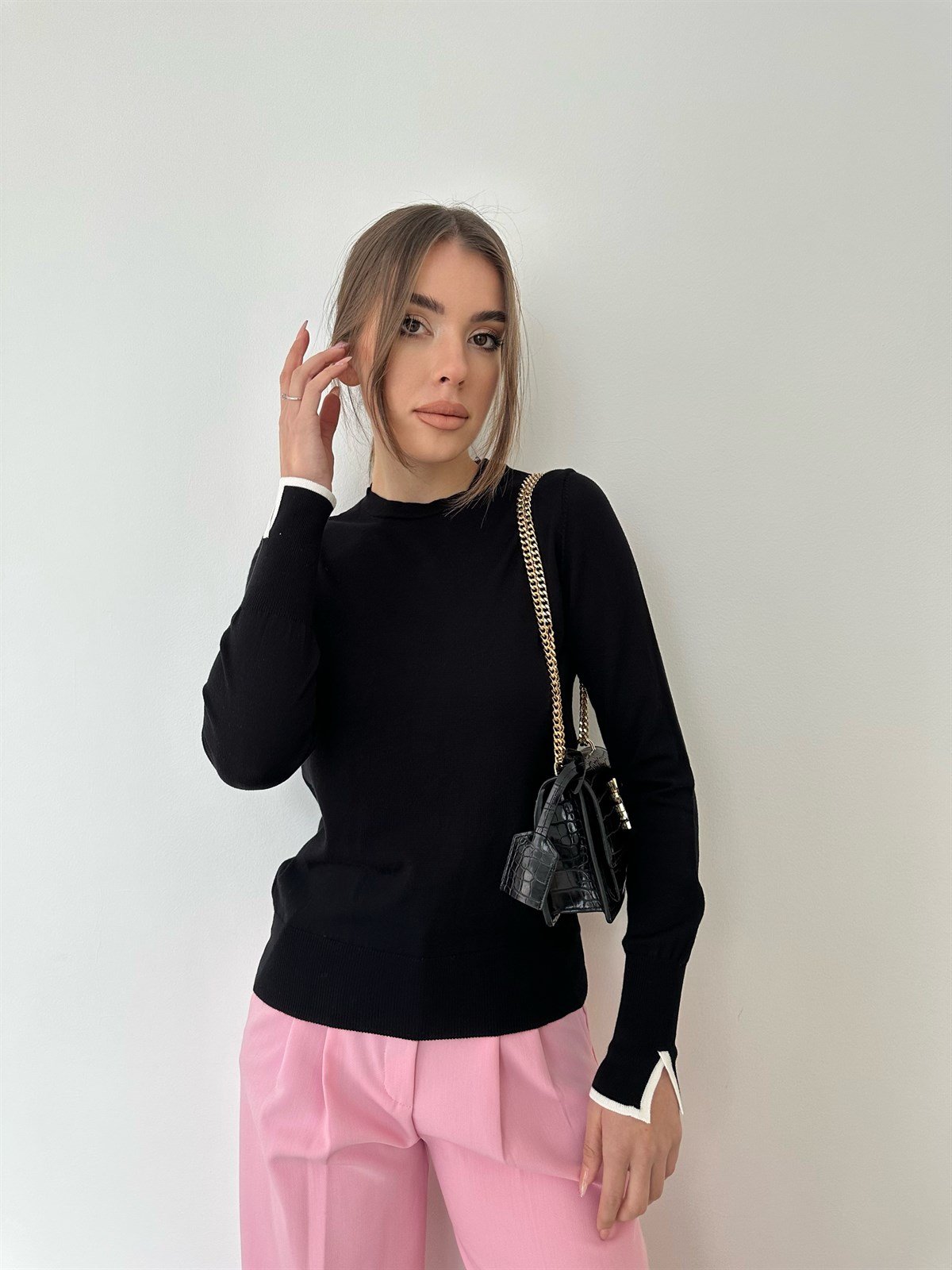 Siyah Kol Yırtmaçlı Basic Triko