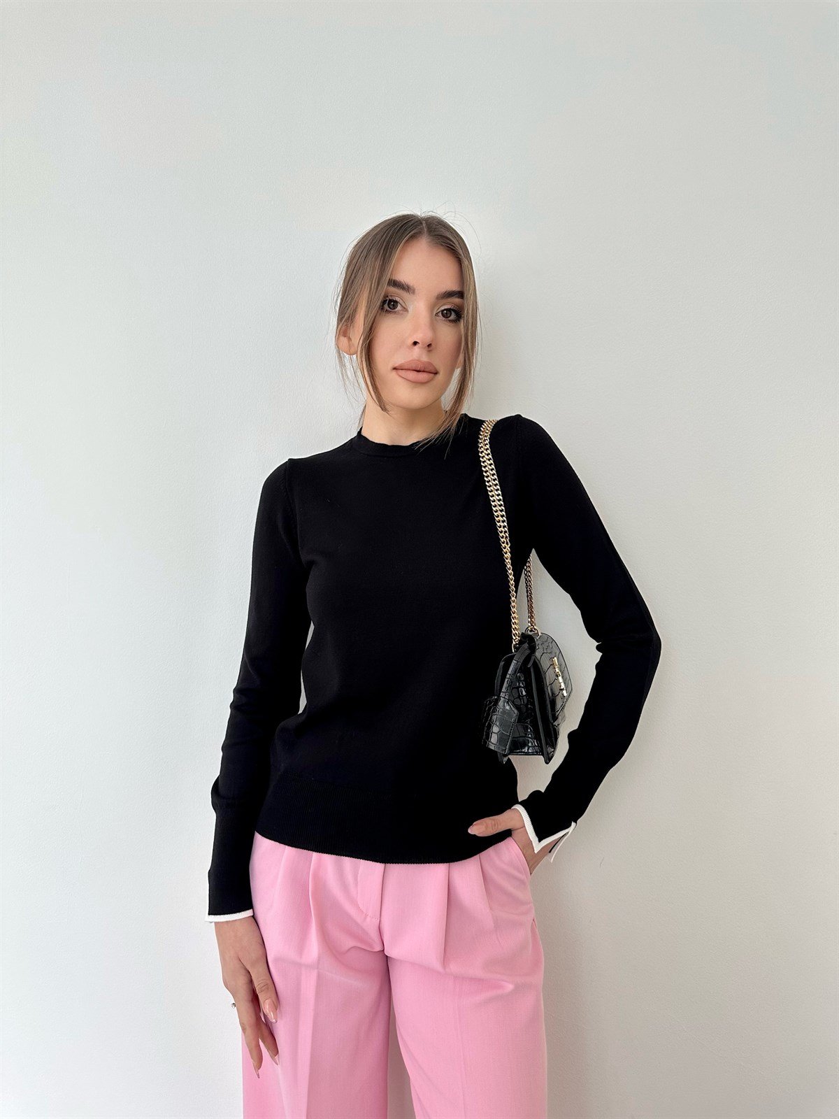 Siyah Kol Yırtmaçlı Basic Triko