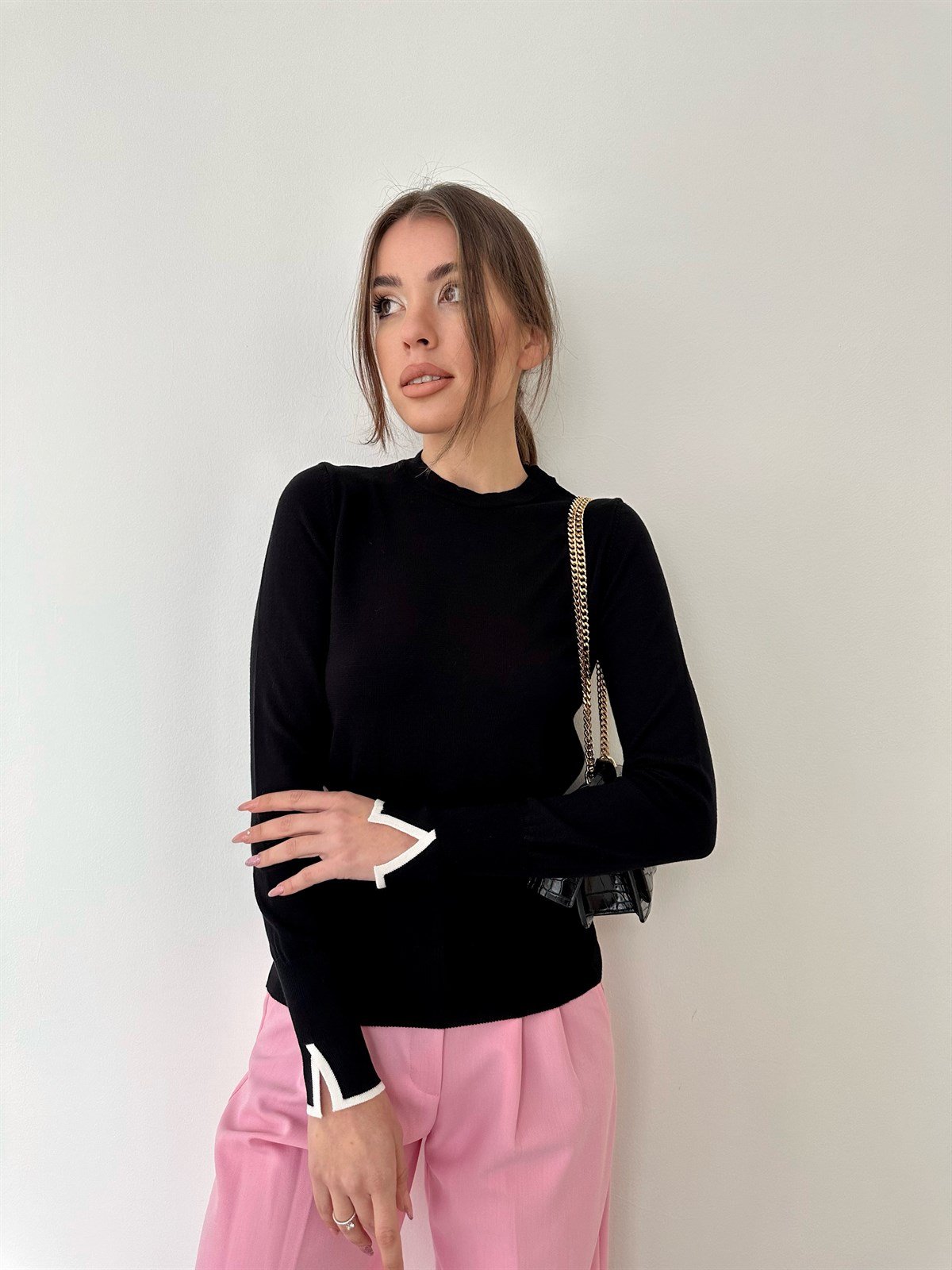 Siyah Kol Yırtmaçlı Basic Triko