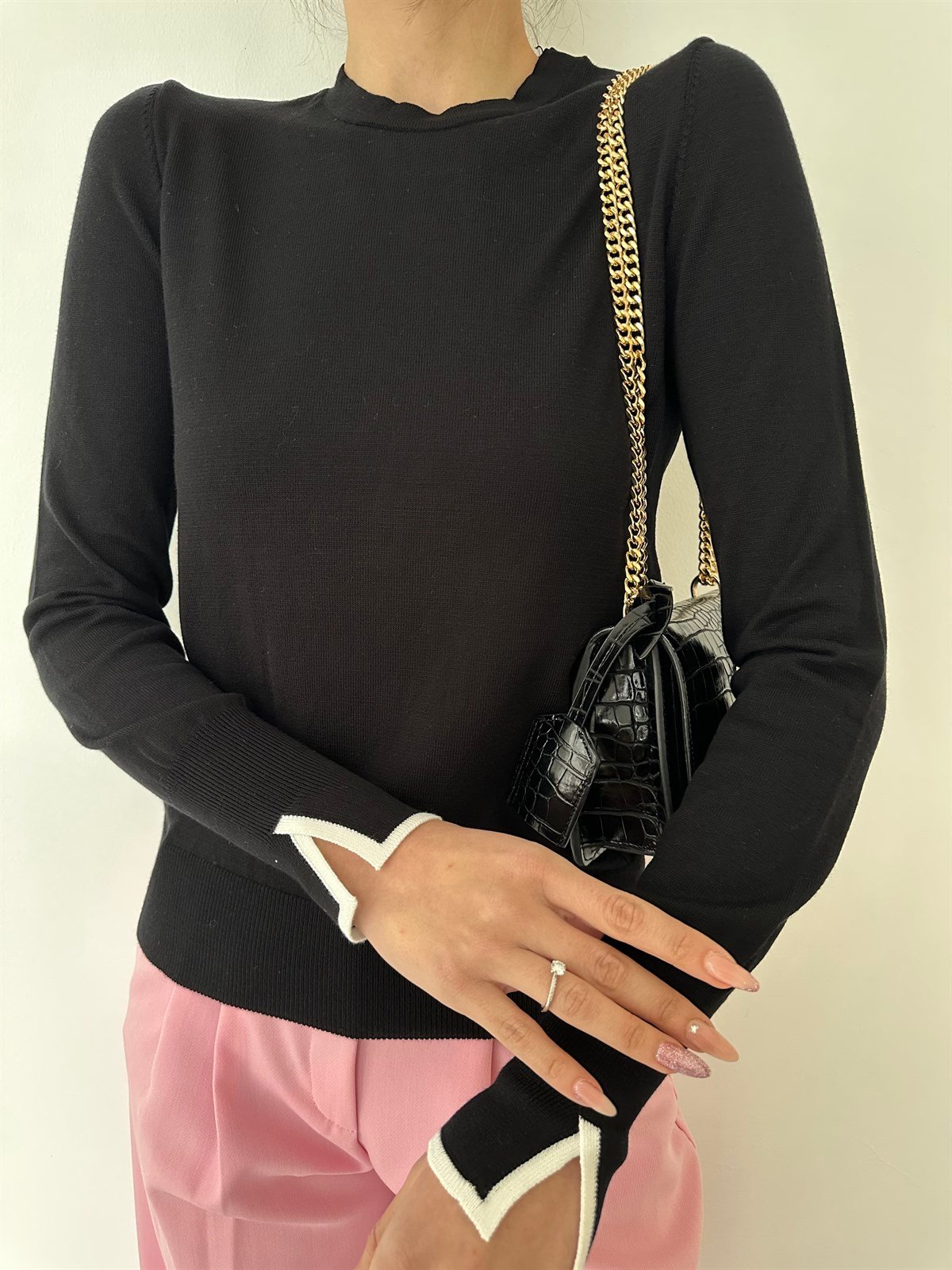 Siyah Kol Yırtmaçlı Basic Triko